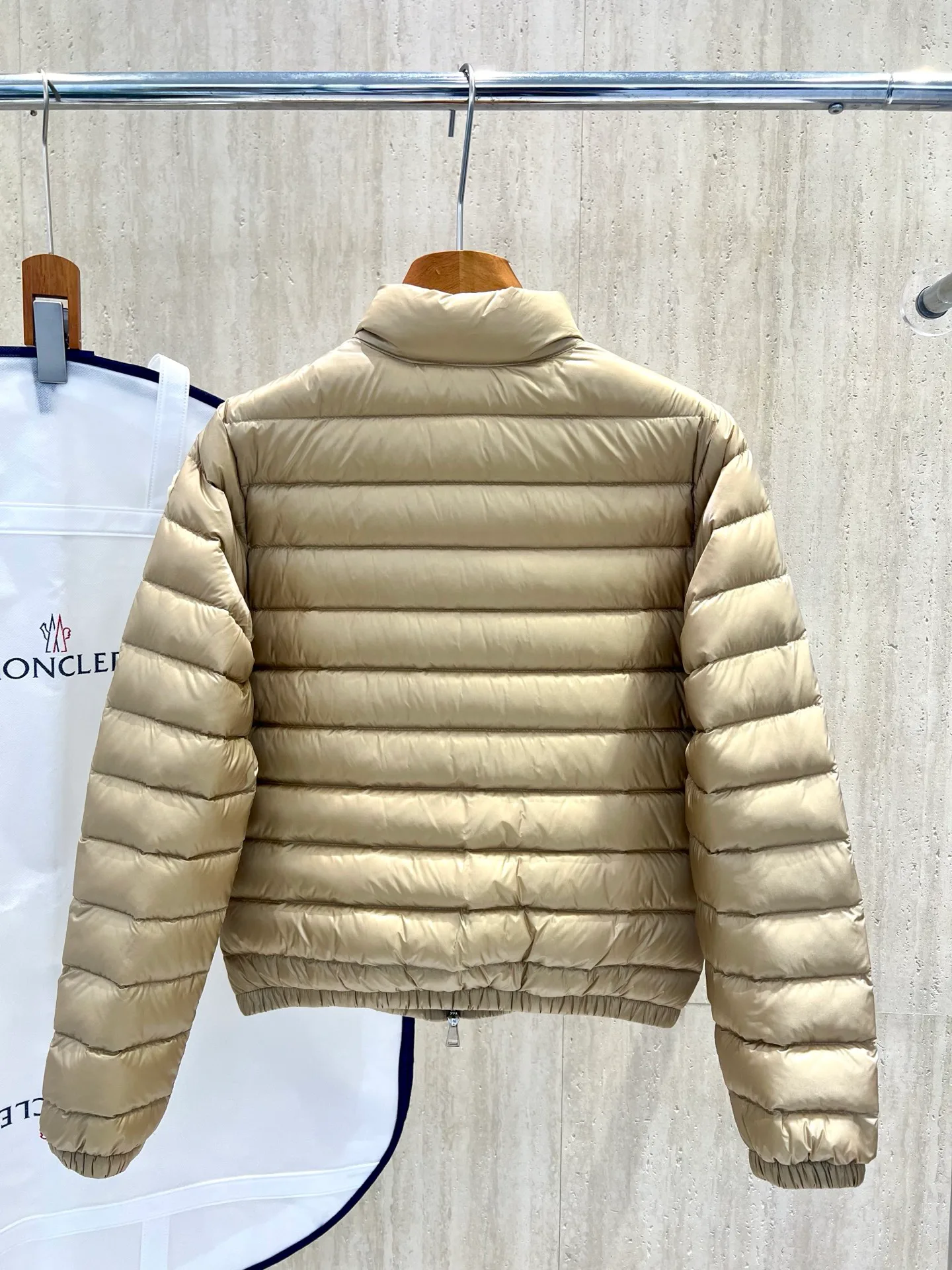 Women's Jackets And Down Jackets MONCLER 18212691