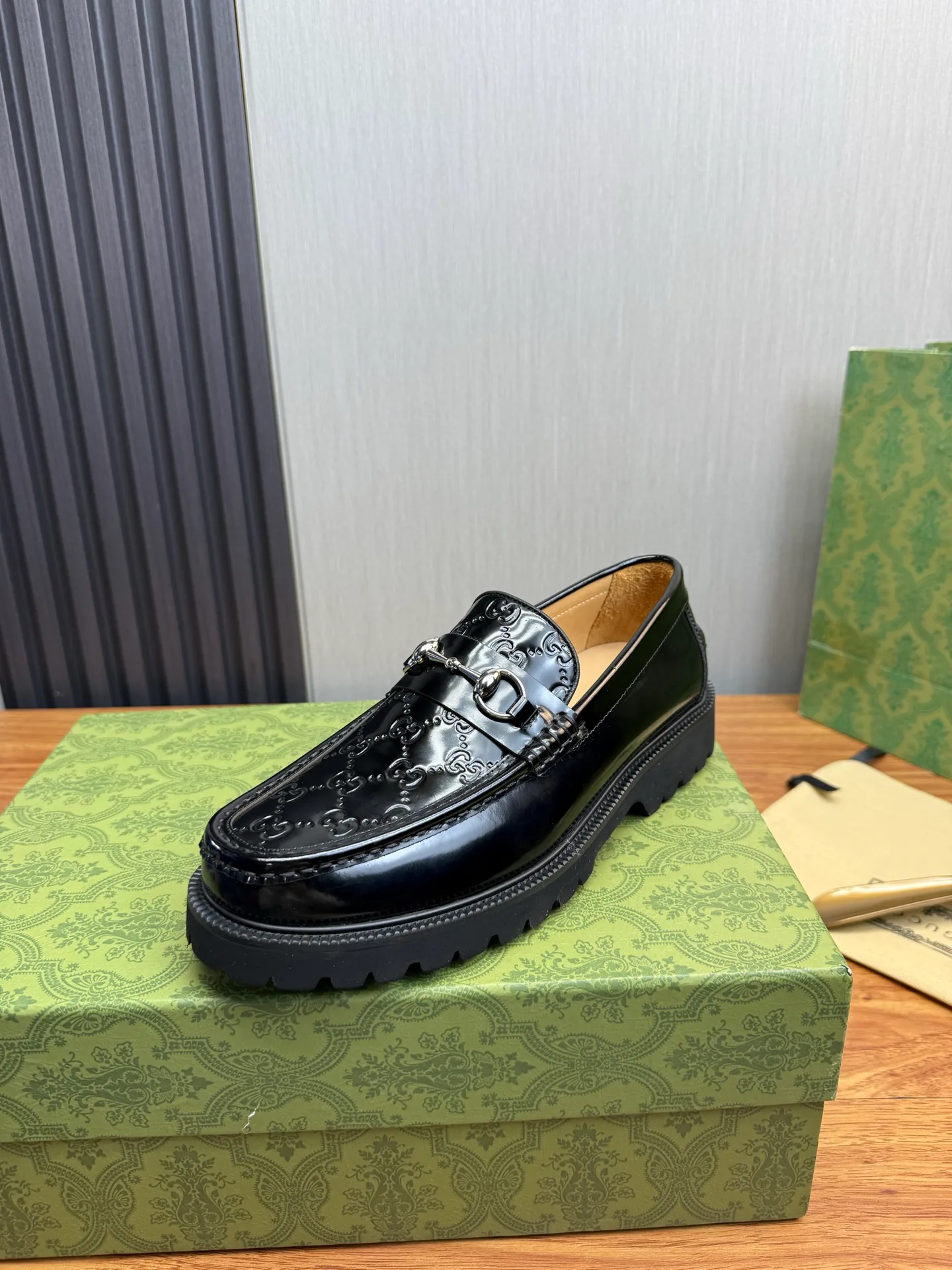 Men's Loafers And Dress Shoes GUCCI 17851632