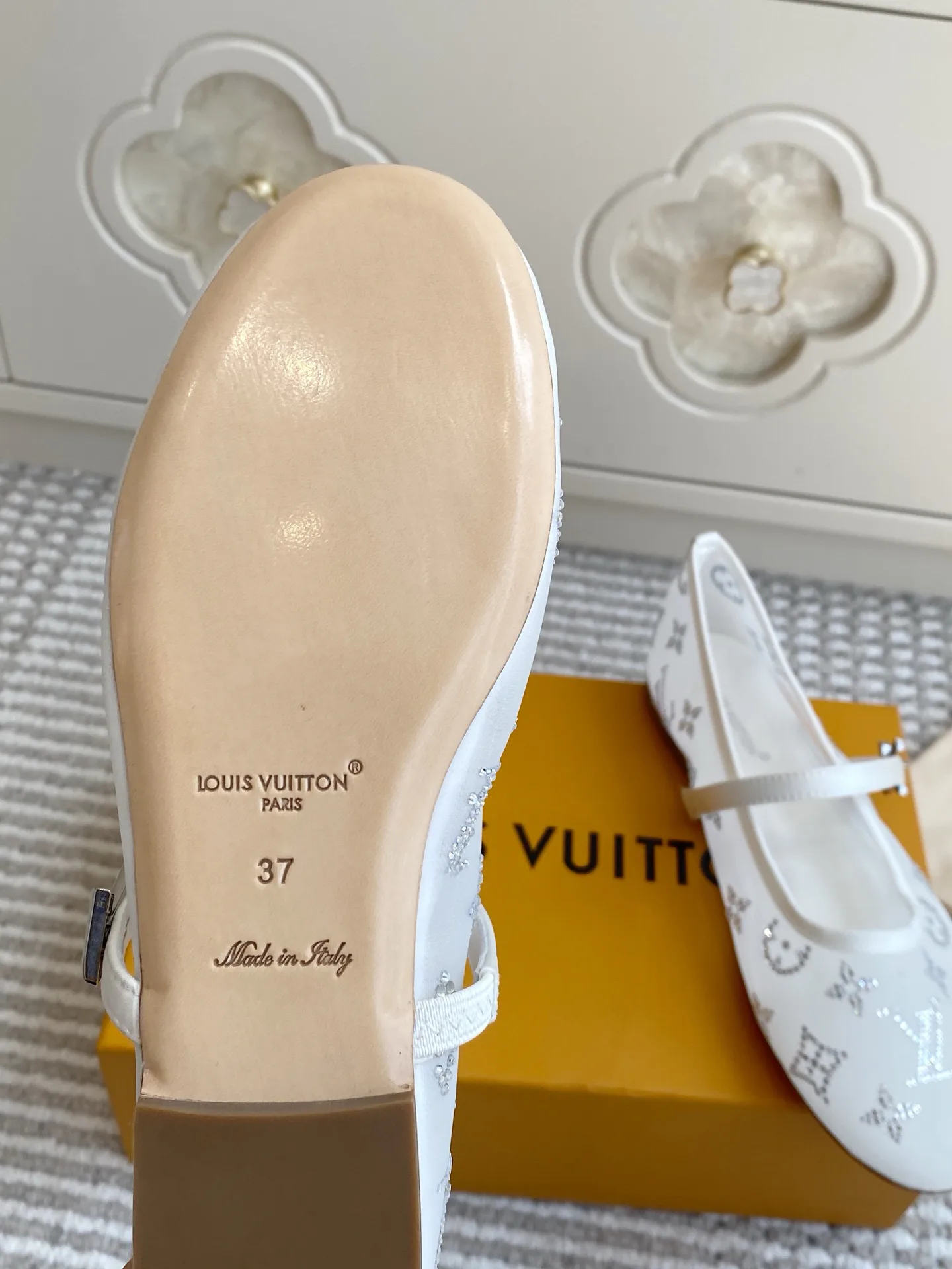 Women's Ballet Flats LOUIS VUITTON 18135116