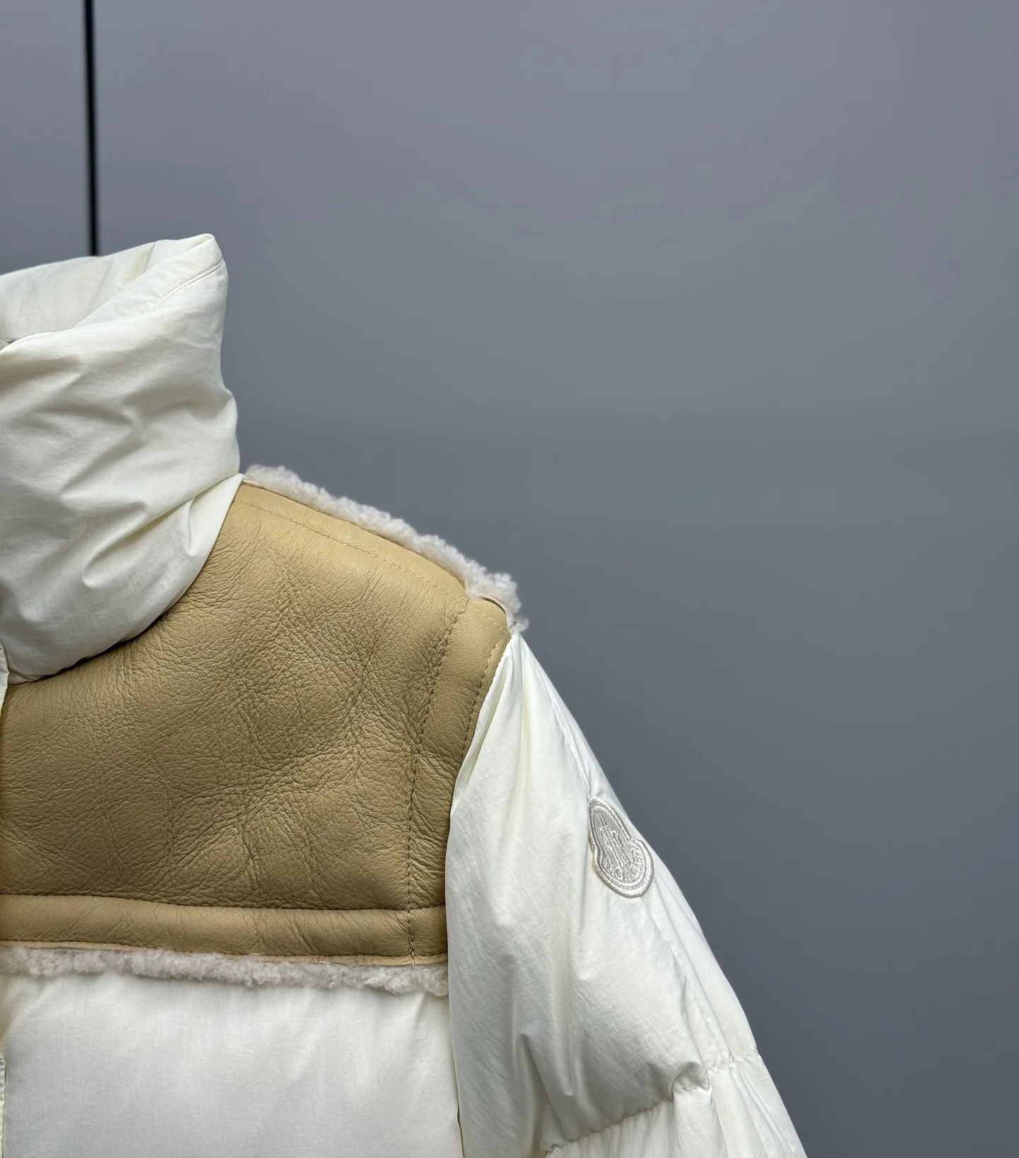 Women's Jackets And Down Jackets MONCLER 18106446