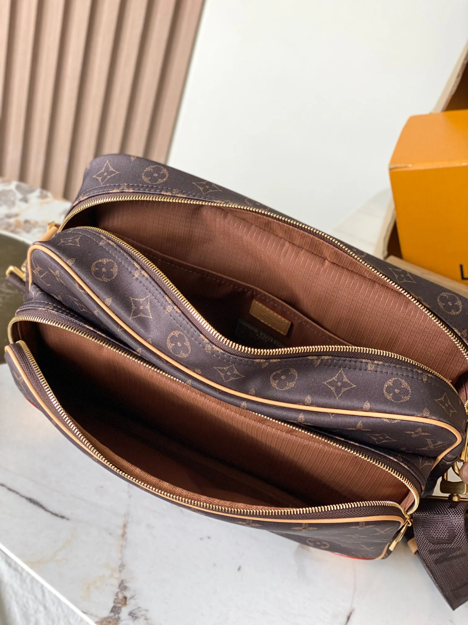 Women's Classic Handbags LOUIS VUITTON 18170489