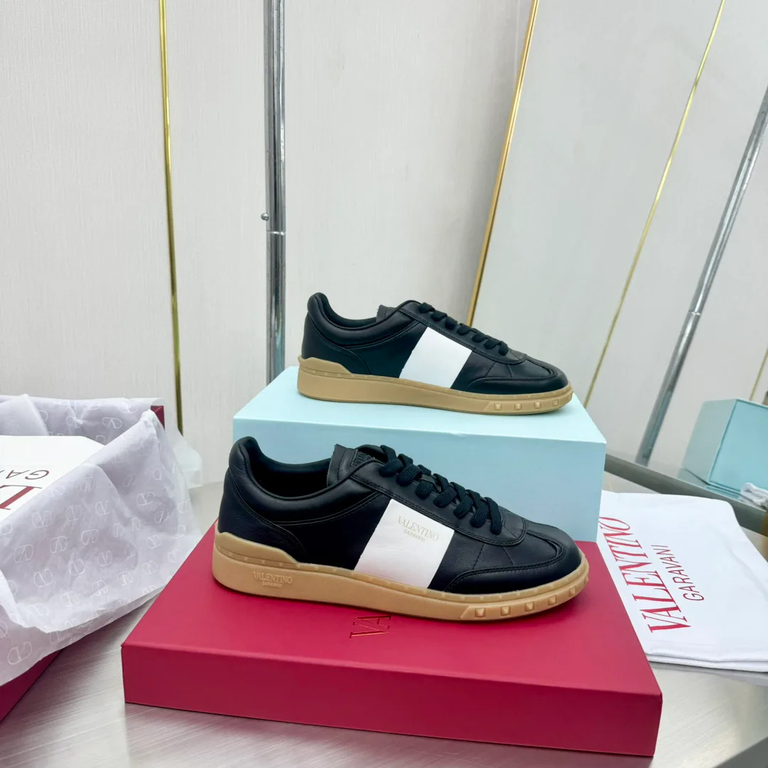 Women's Sneakers VALENTINO 17955033