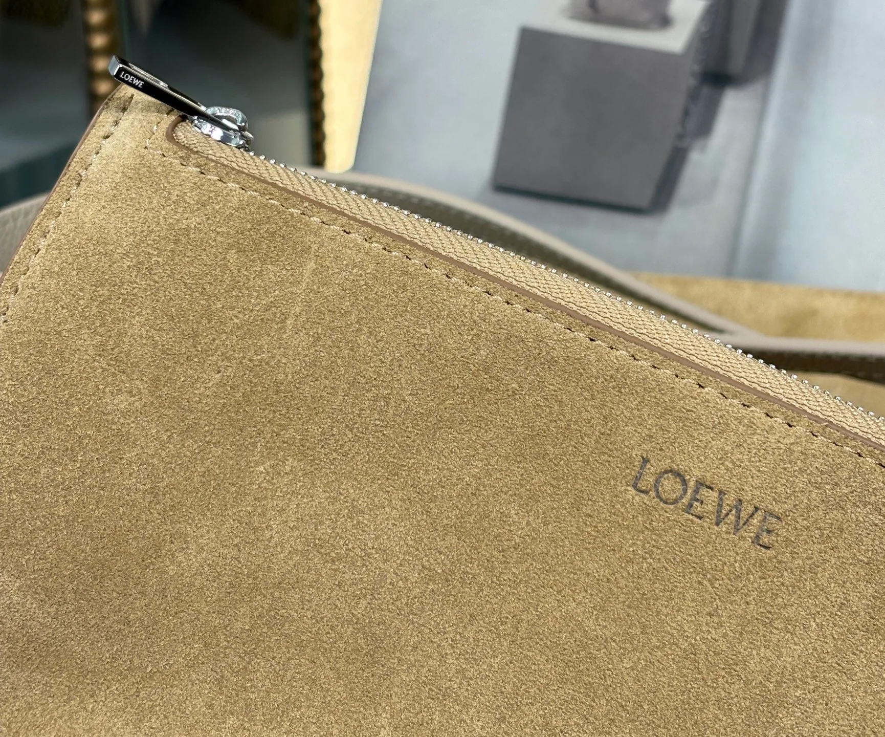 Women's Classic Handbags LOEWE 16892771