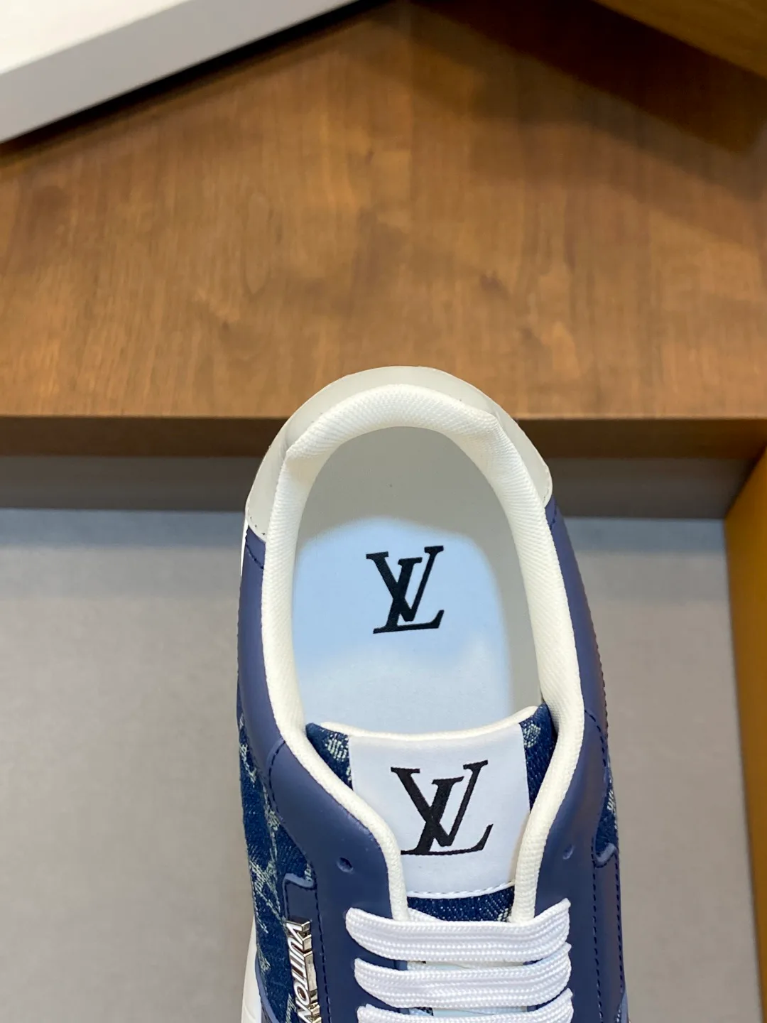 Men's Sneakers LOUIS VUITTON 18274588