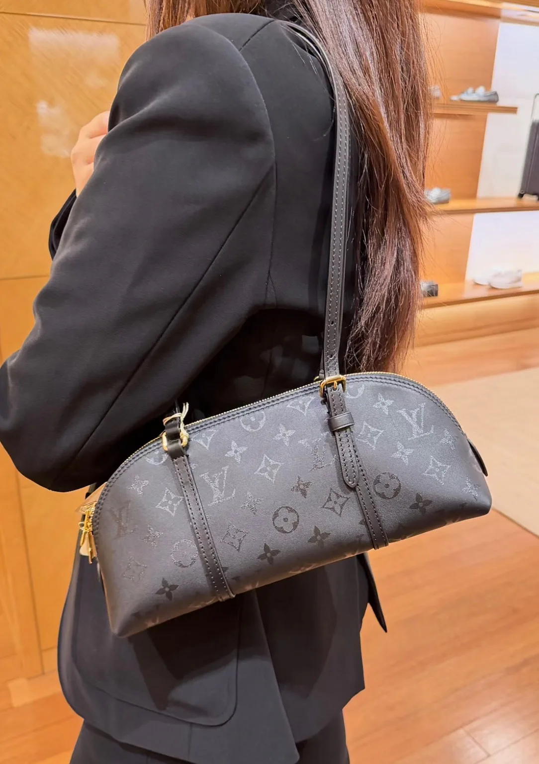 Women's Classic Handbags LOUIS VUITTON 17906953