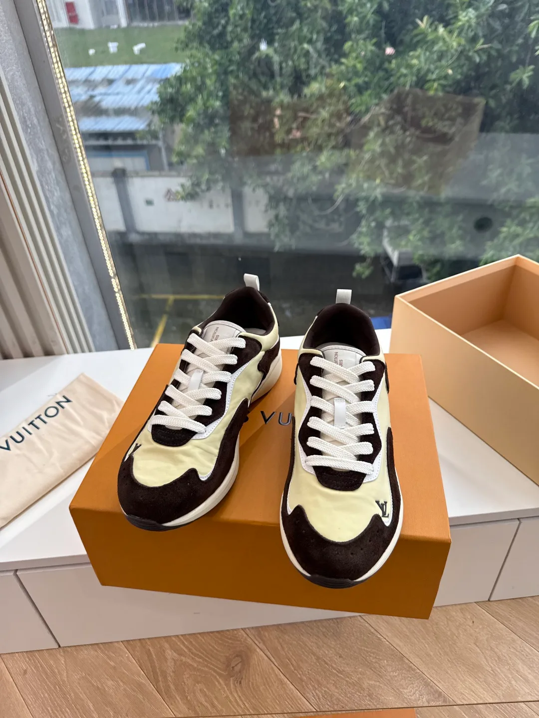 Women's Sneakers LOUIS VUITTON 18053499
