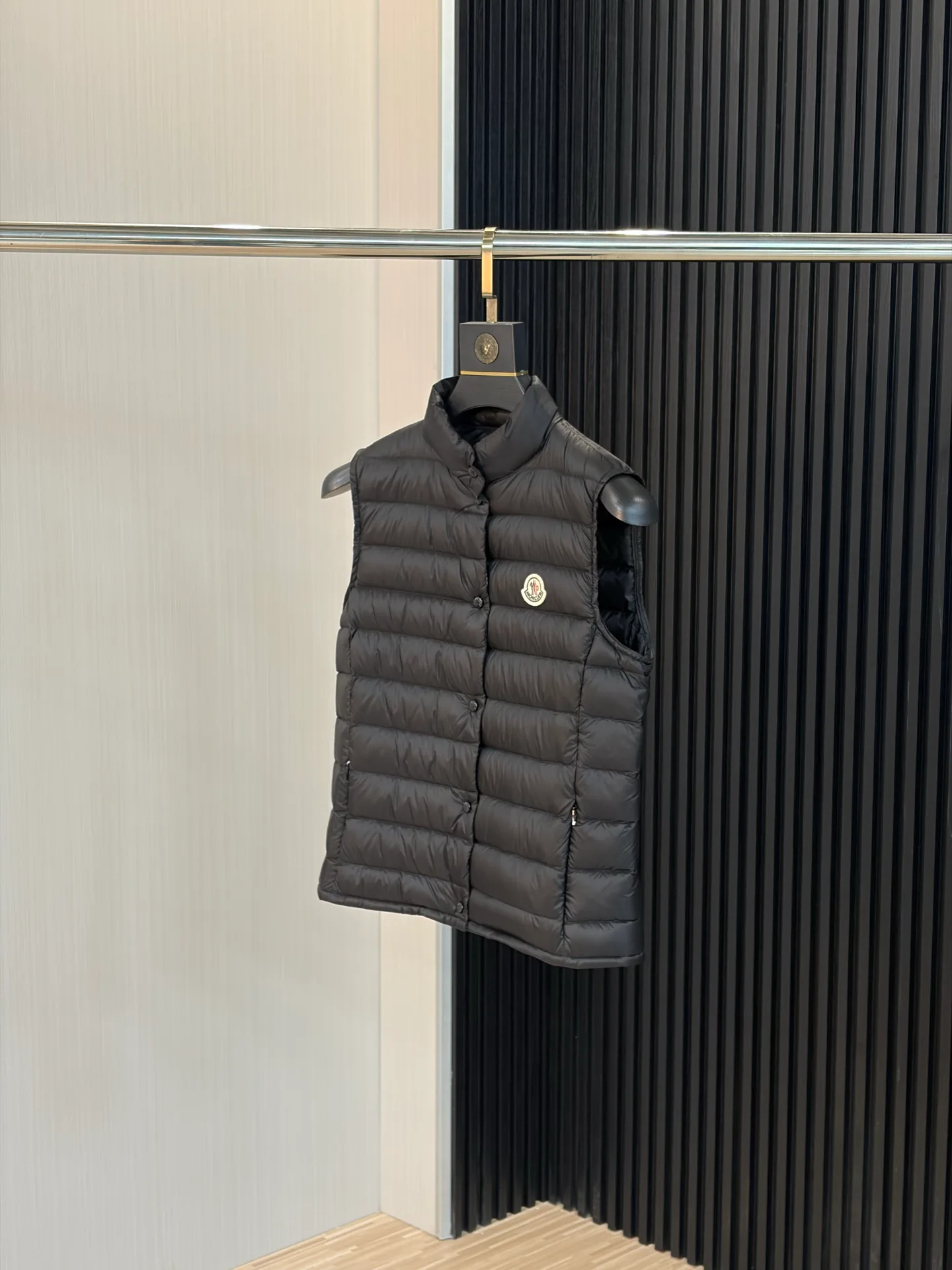 Women's Jackets And Down Jackets MONCLER 18140999