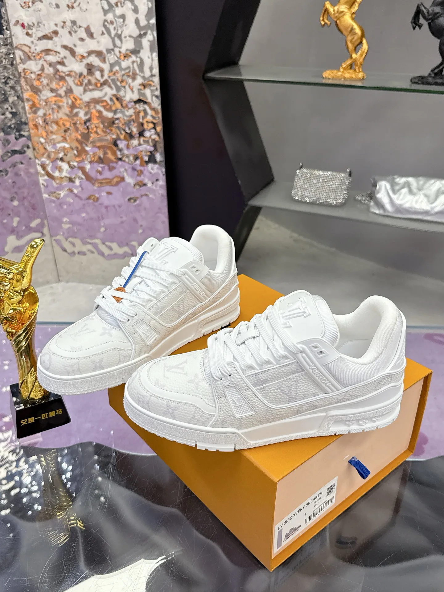 Women's Sneakers LOUIS VUITTON 18104020