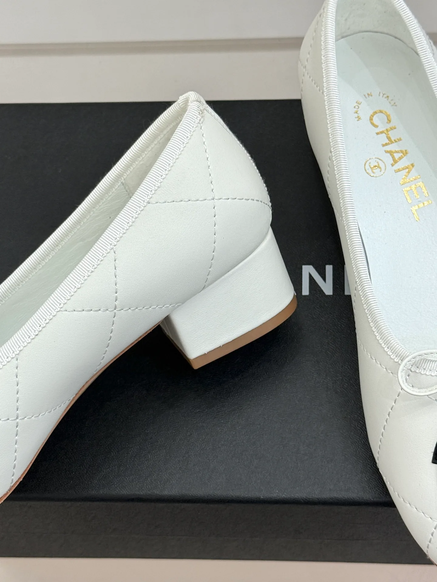 Women's Ballet Flats CHANEL 17303675