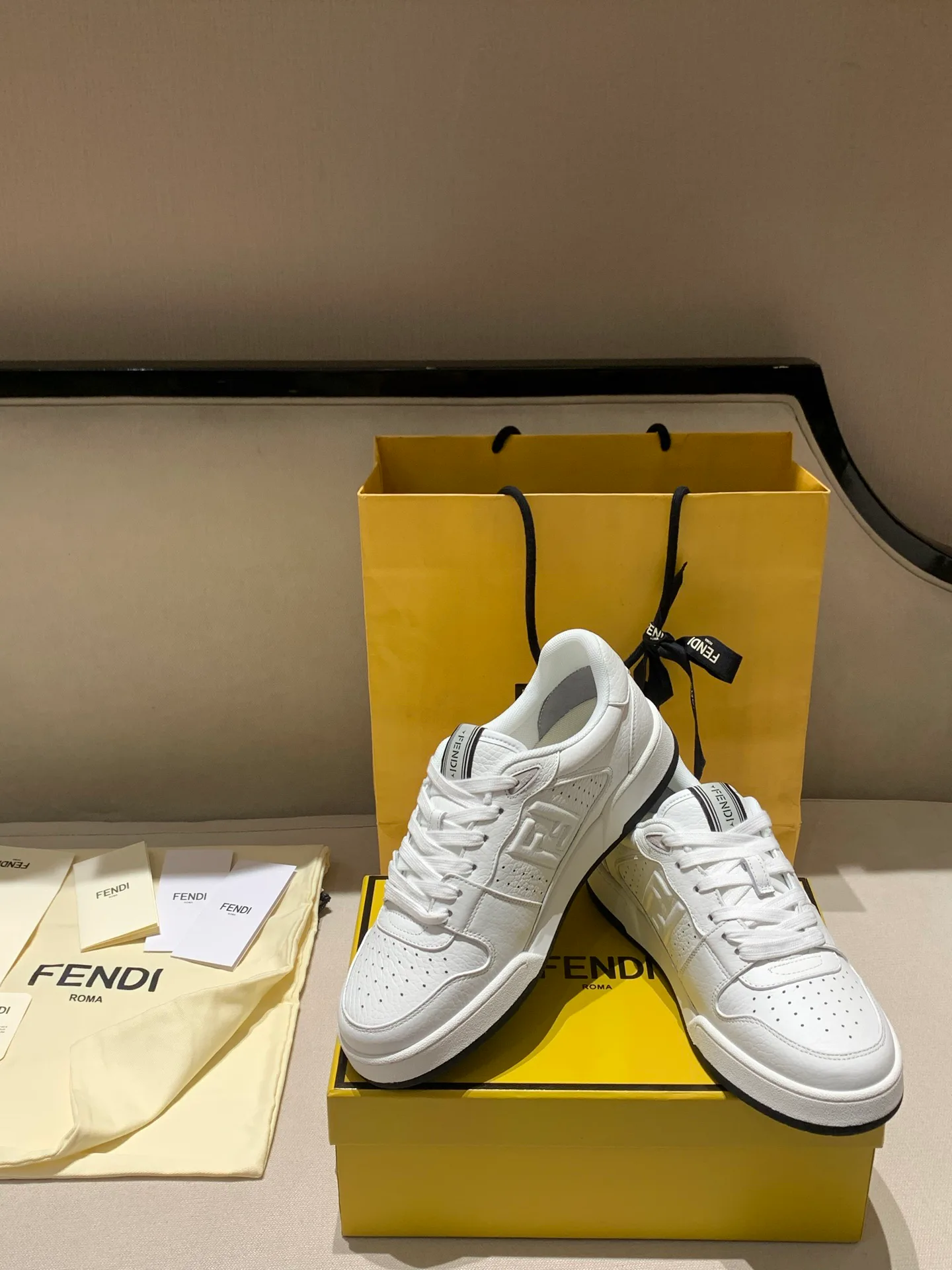 Women's Sneakers FENDI 18228115
