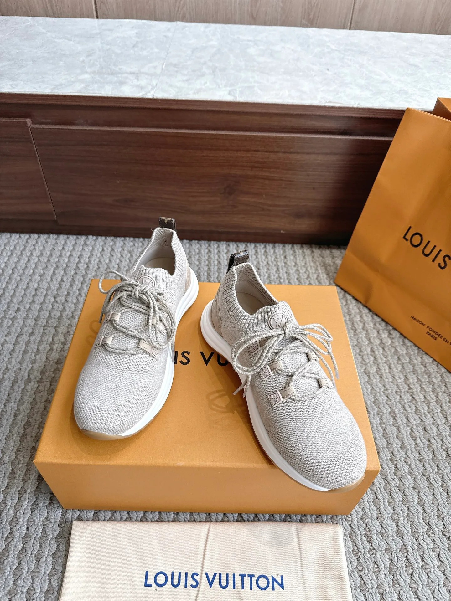 Women's Sneakers LOUIS VUITTON 18333242
