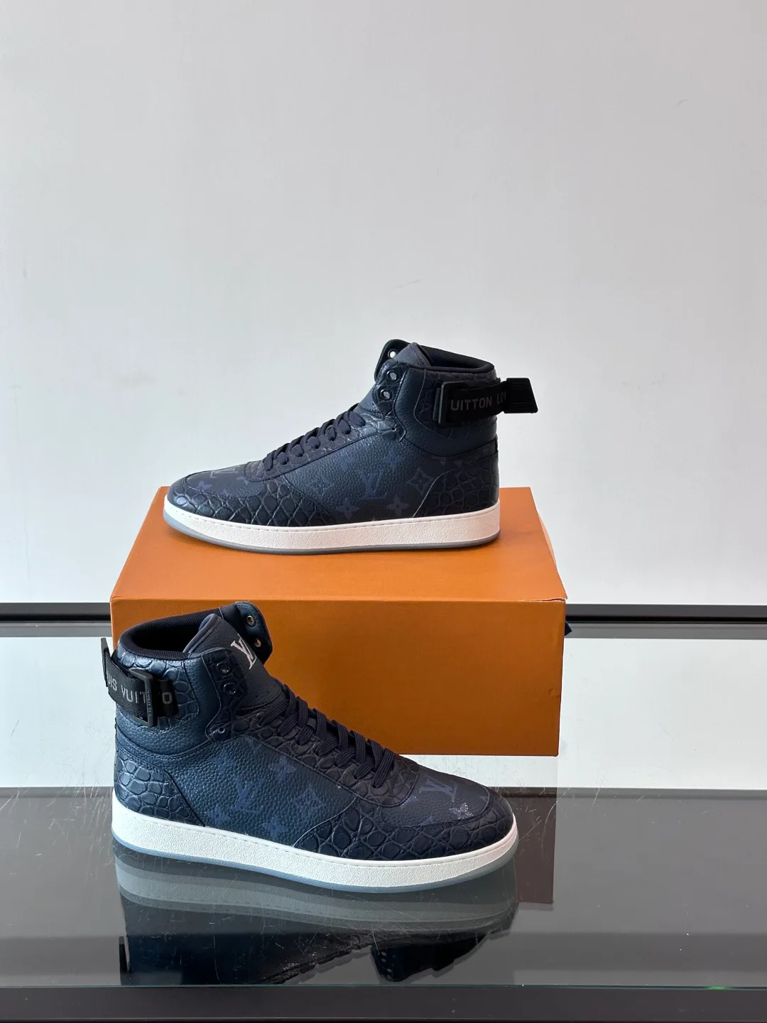 Men's Sneakers LOUIS VUITTON 18400603