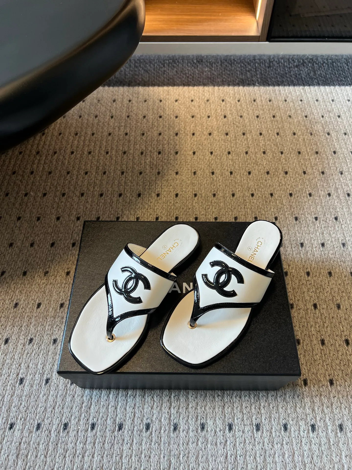 Women's Flip-Flops CHANEL 17844579