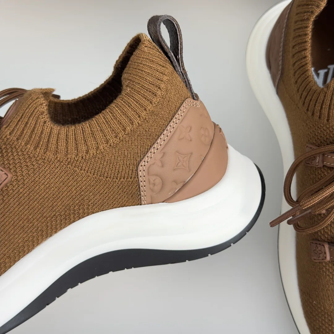 Women's Sneakers LOUIS VUITTON 17950534