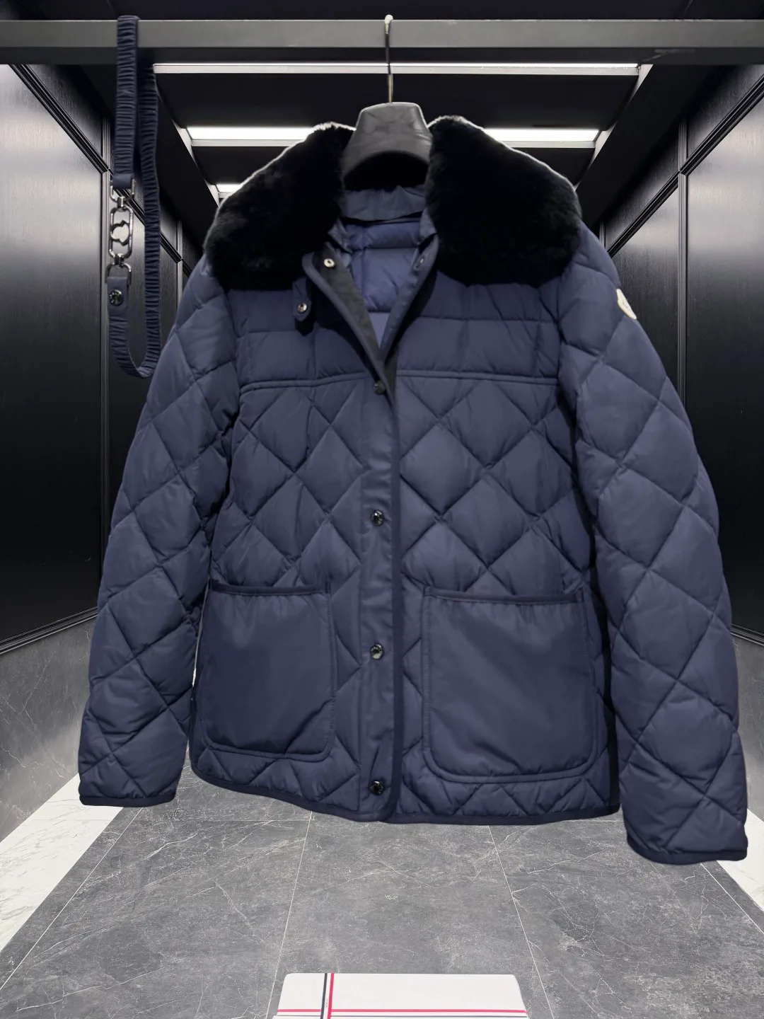 Women's Jackets And Down Jackets MONCLER 18111371