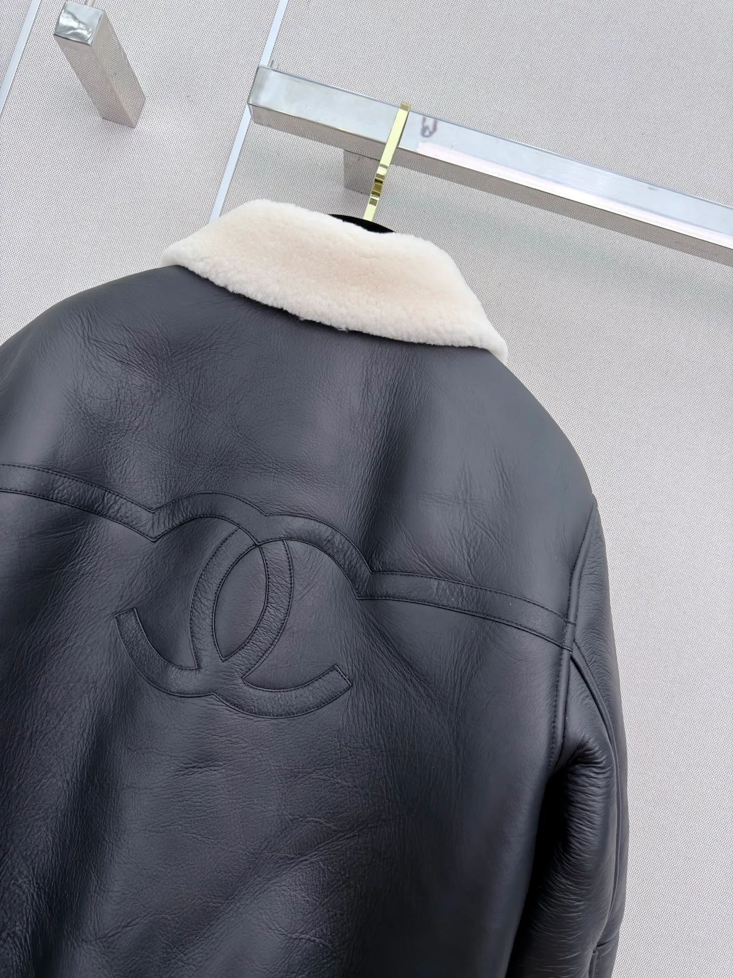 Women's Leather Jackets And Sheepskin Coats CHANEL 18138046