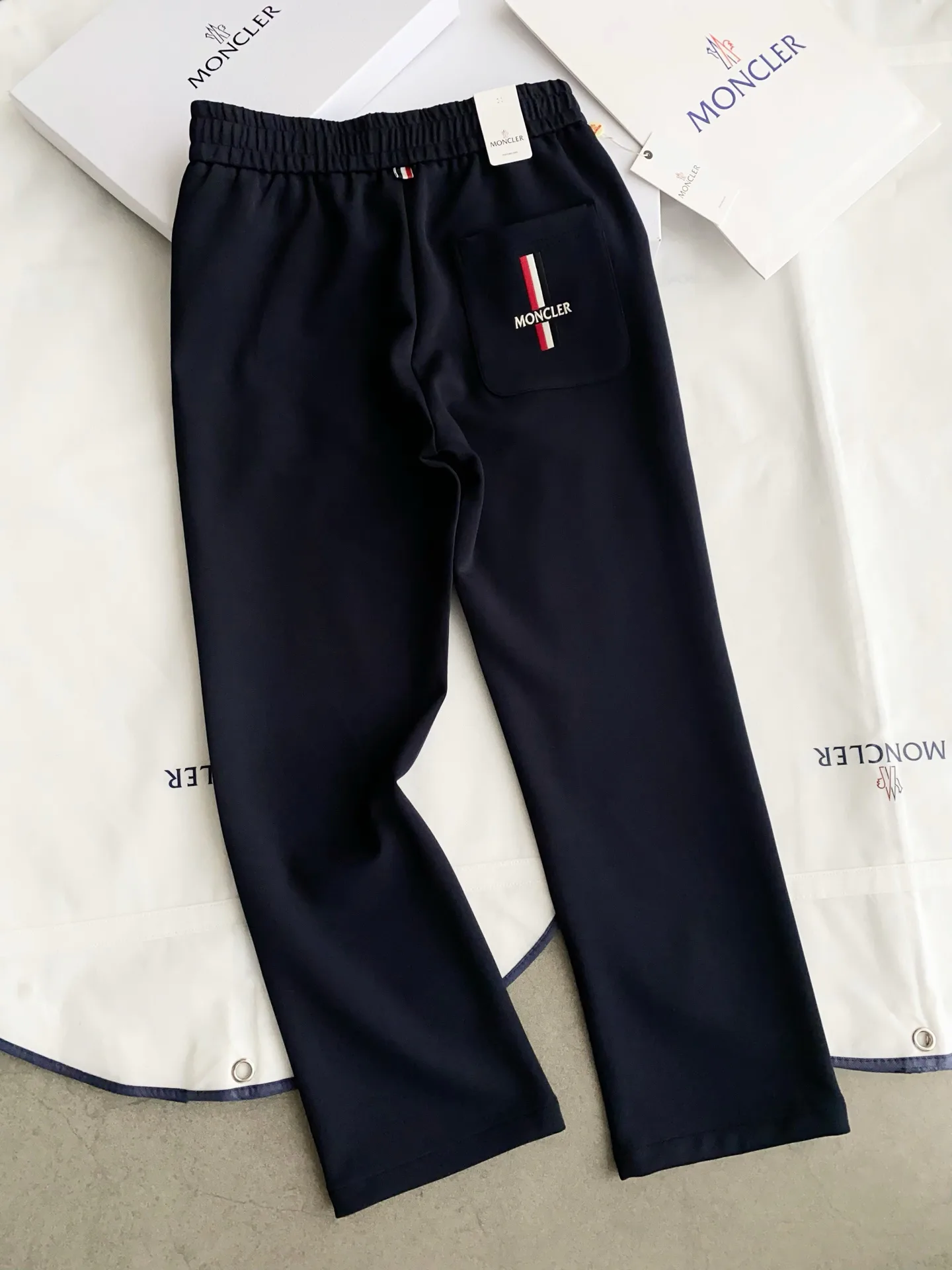 Men's Trousers MONCLER 18315006