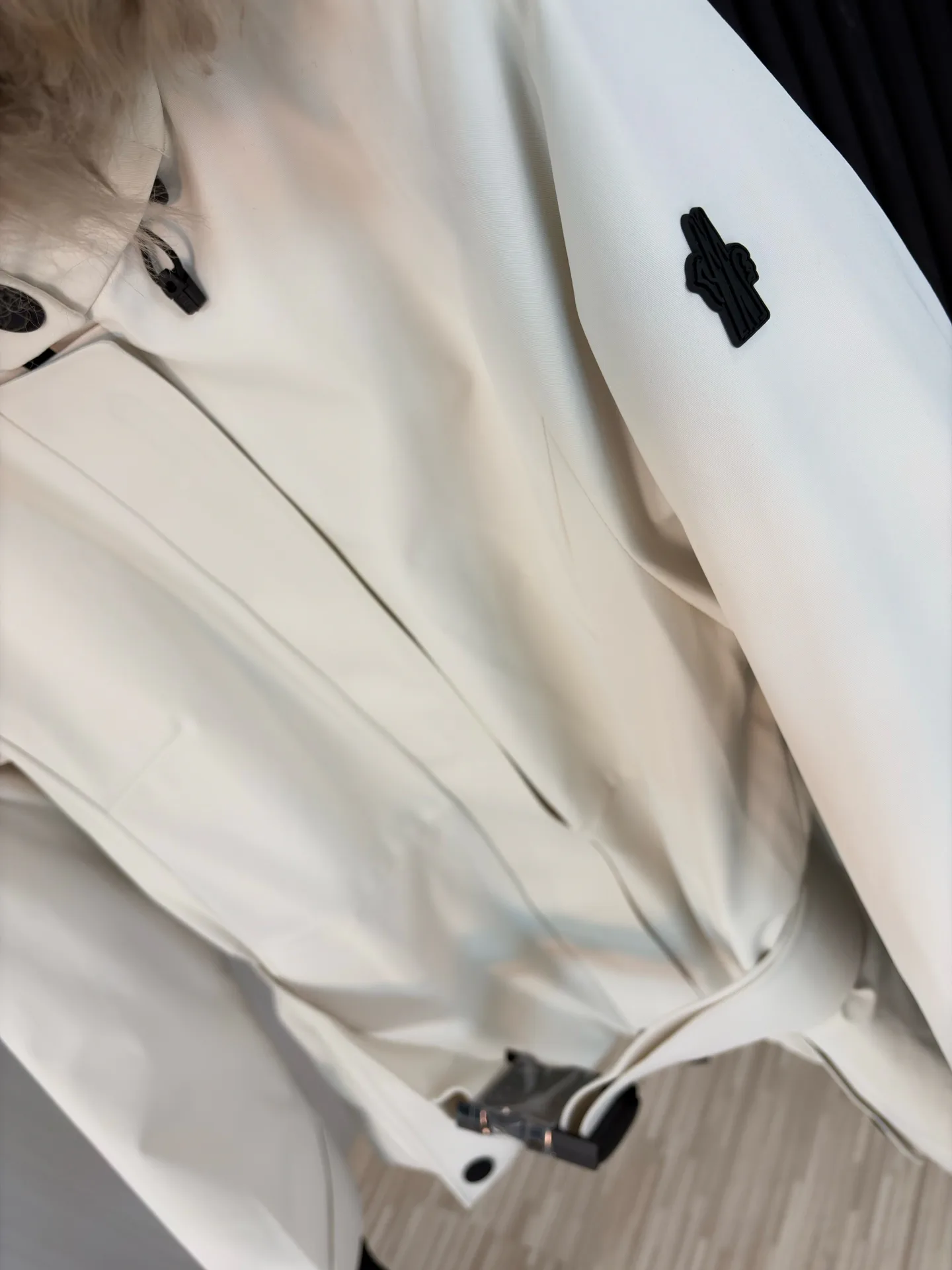 Women's Jackets And Down Jackets MONCLER 18188680