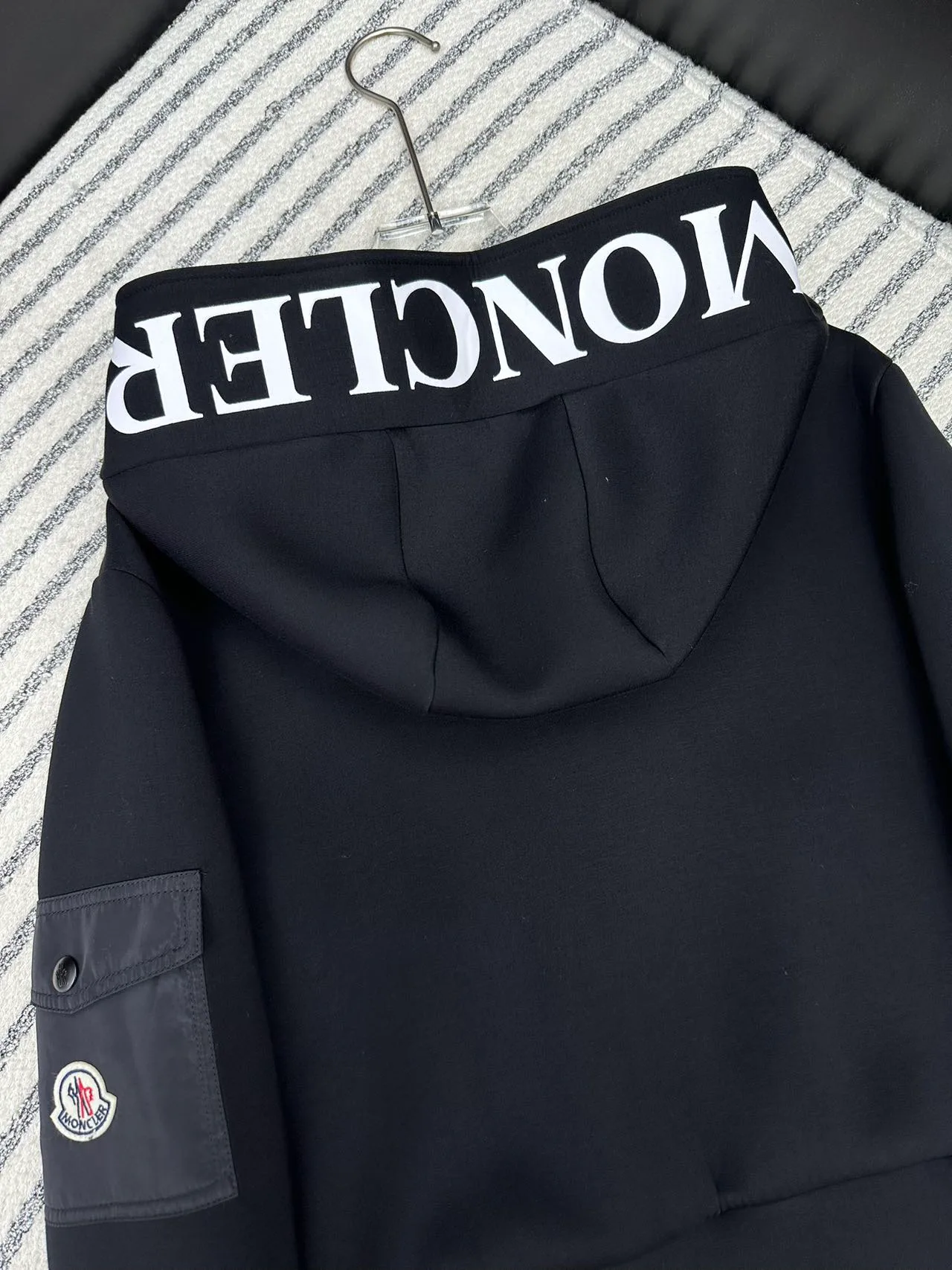 Women's Jackets And Down Jackets MONCLER 17898979
