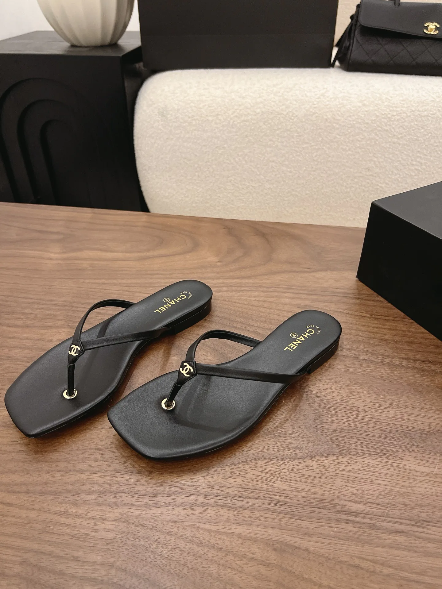 Women's Flip-Flops CHANEL 16944164