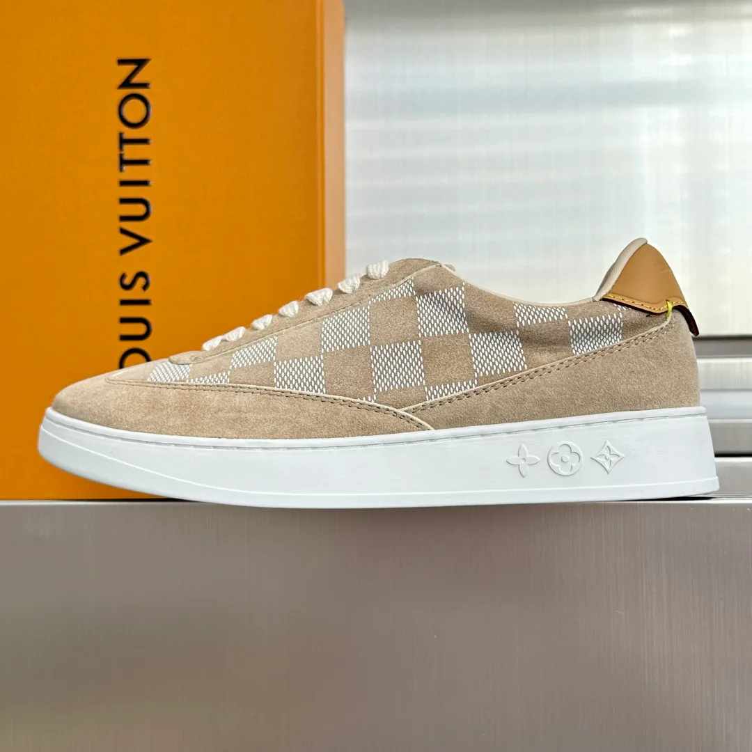 Women's Sneakers LOUIS VUITTON 17950377