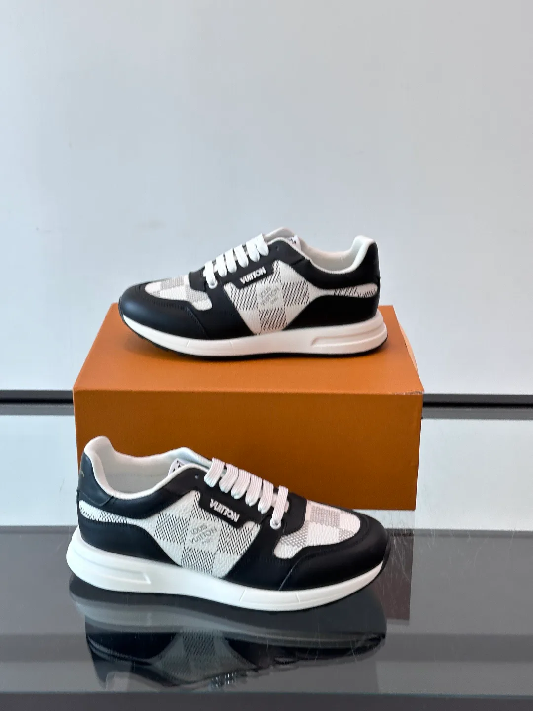 Men's Sneakers LOUIS VUITTON 18400554