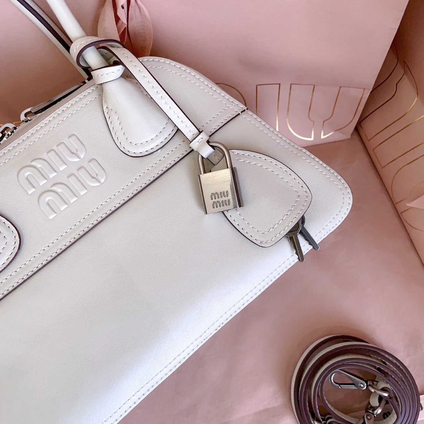 Классические Сумки Женские Miu Miu 18602455