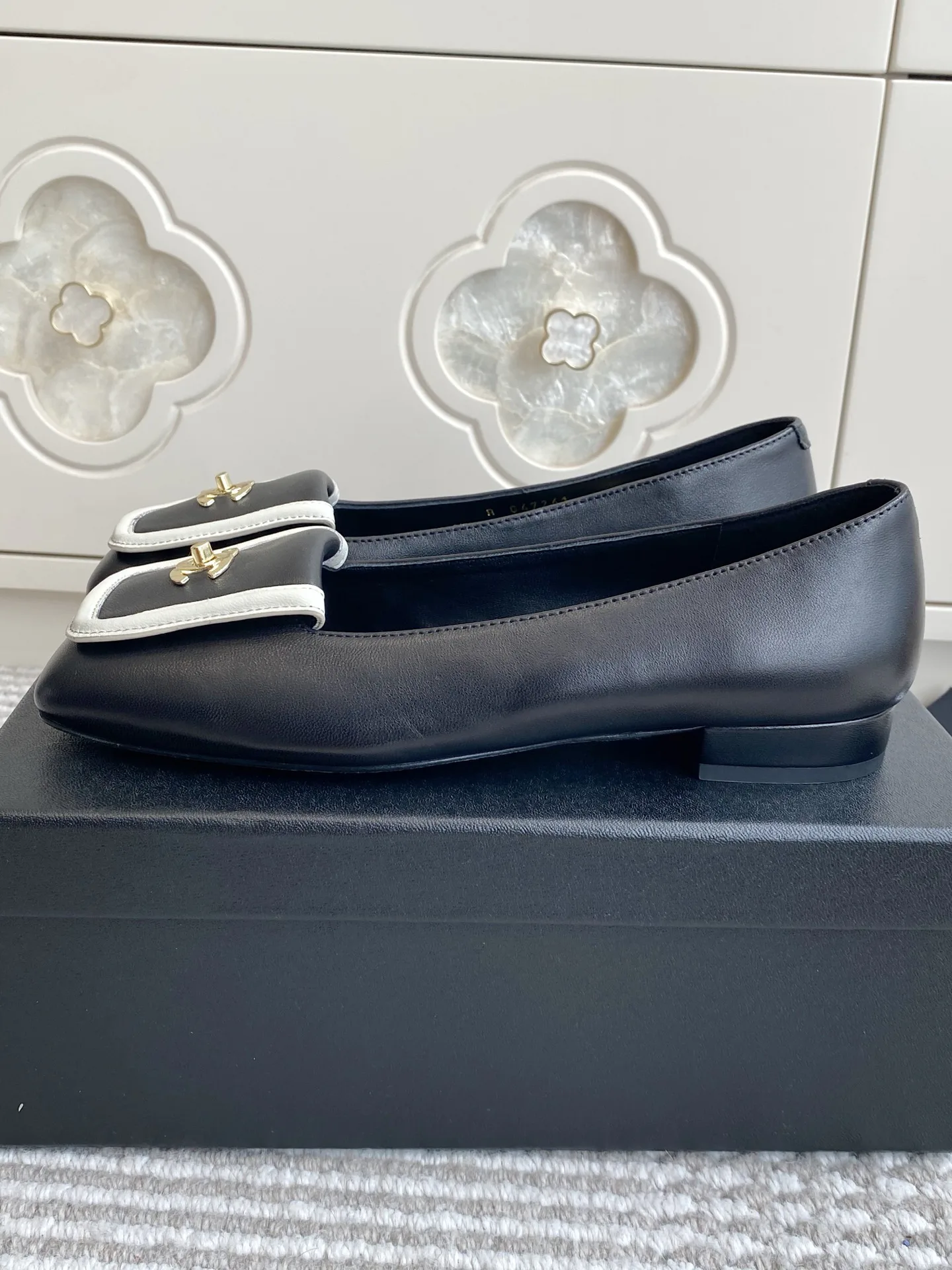 Women's Ballet Flats CHANEL 16932211