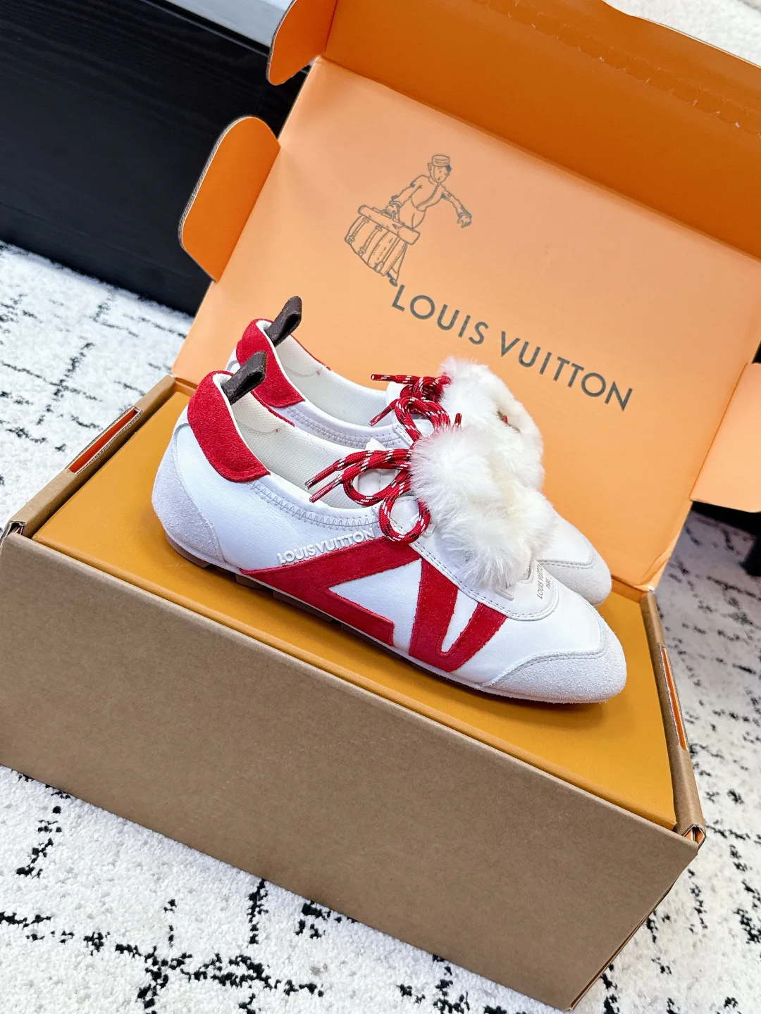 Women's Sneakers LOUIS VUITTON 18409659