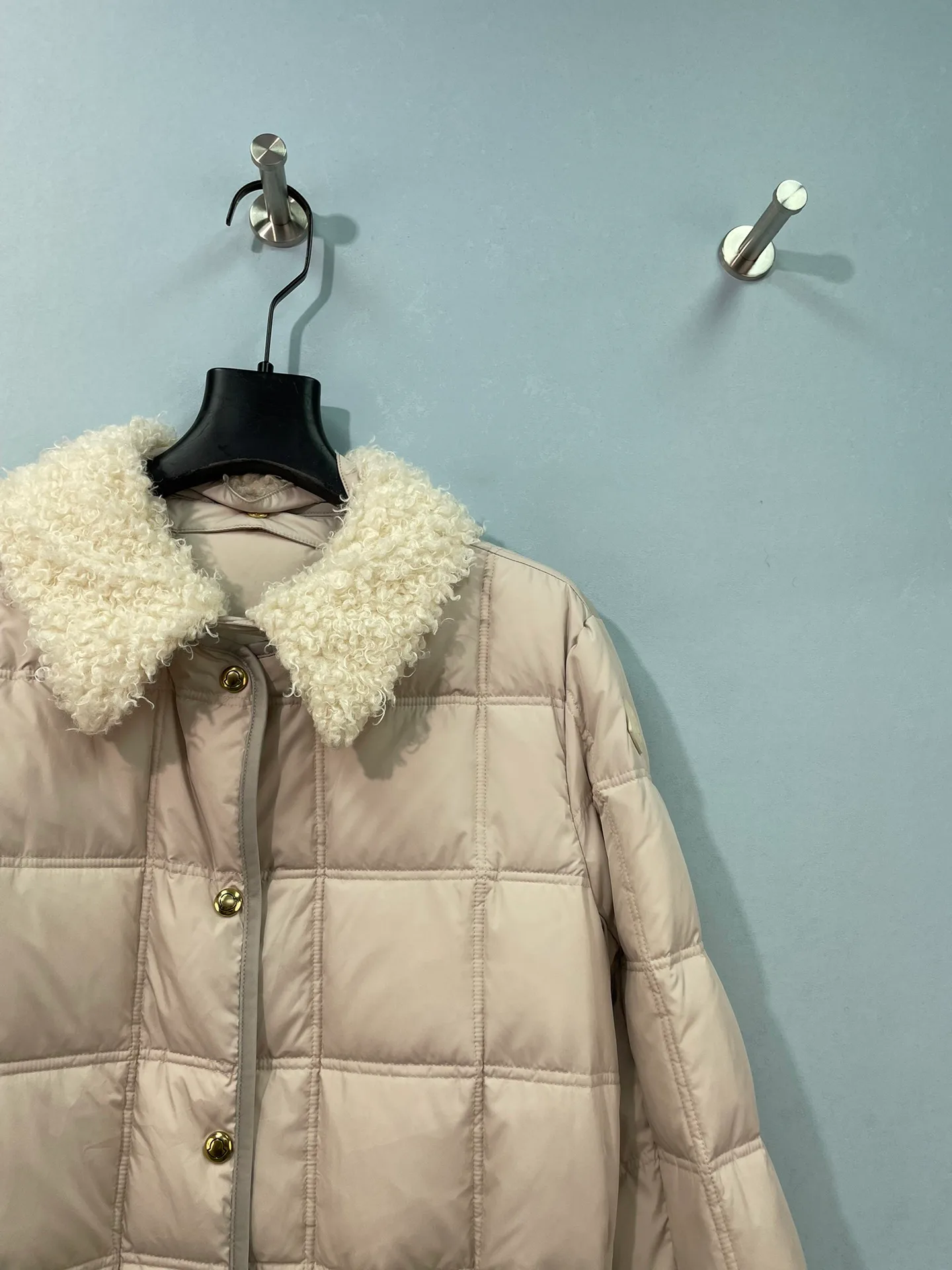 Women's Jackets And Down Jackets MONCLER 17913388