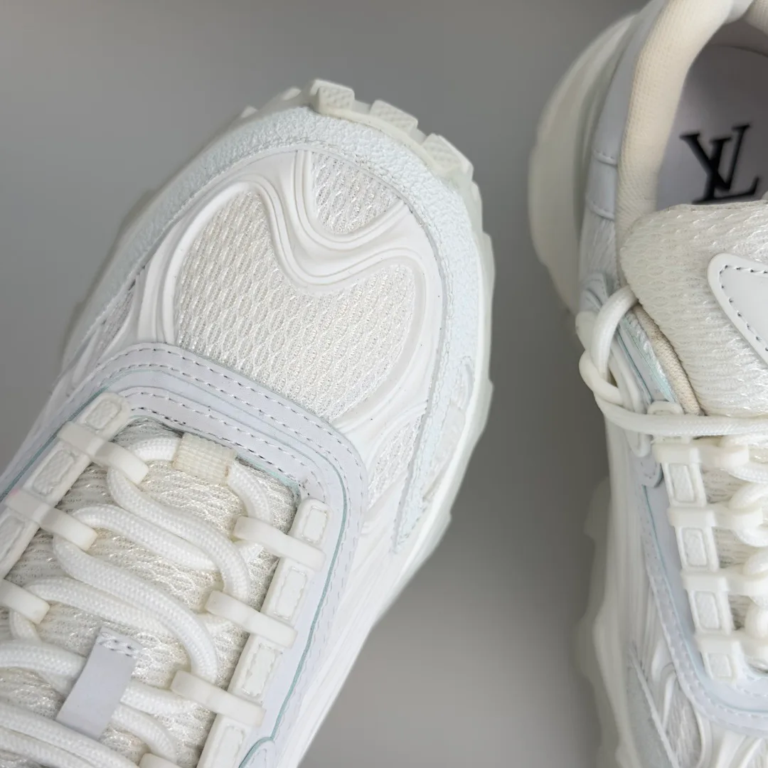 Women's Sneakers LOUIS VUITTON 17950391