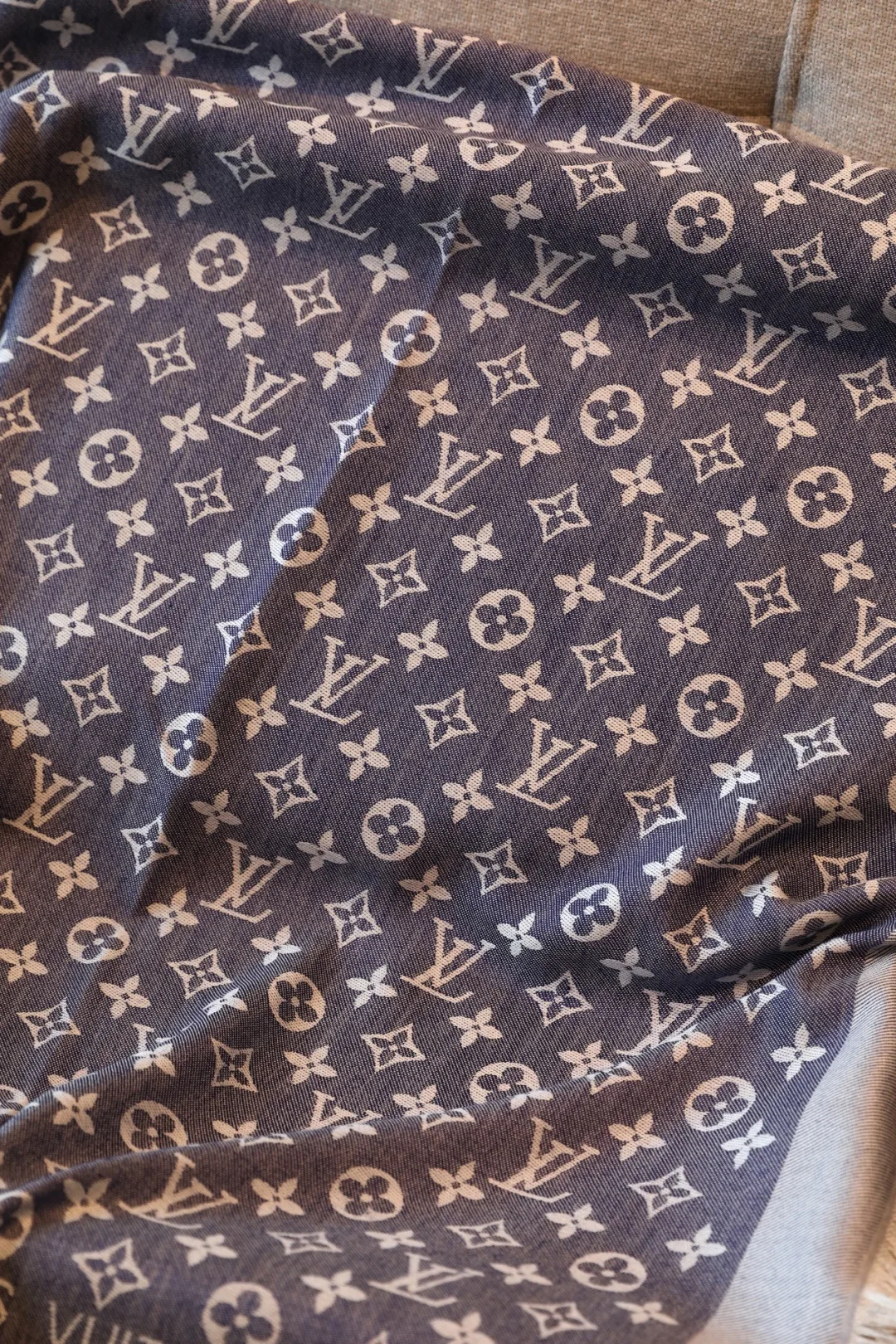 Scarves LOUIS VUITTON 17991826