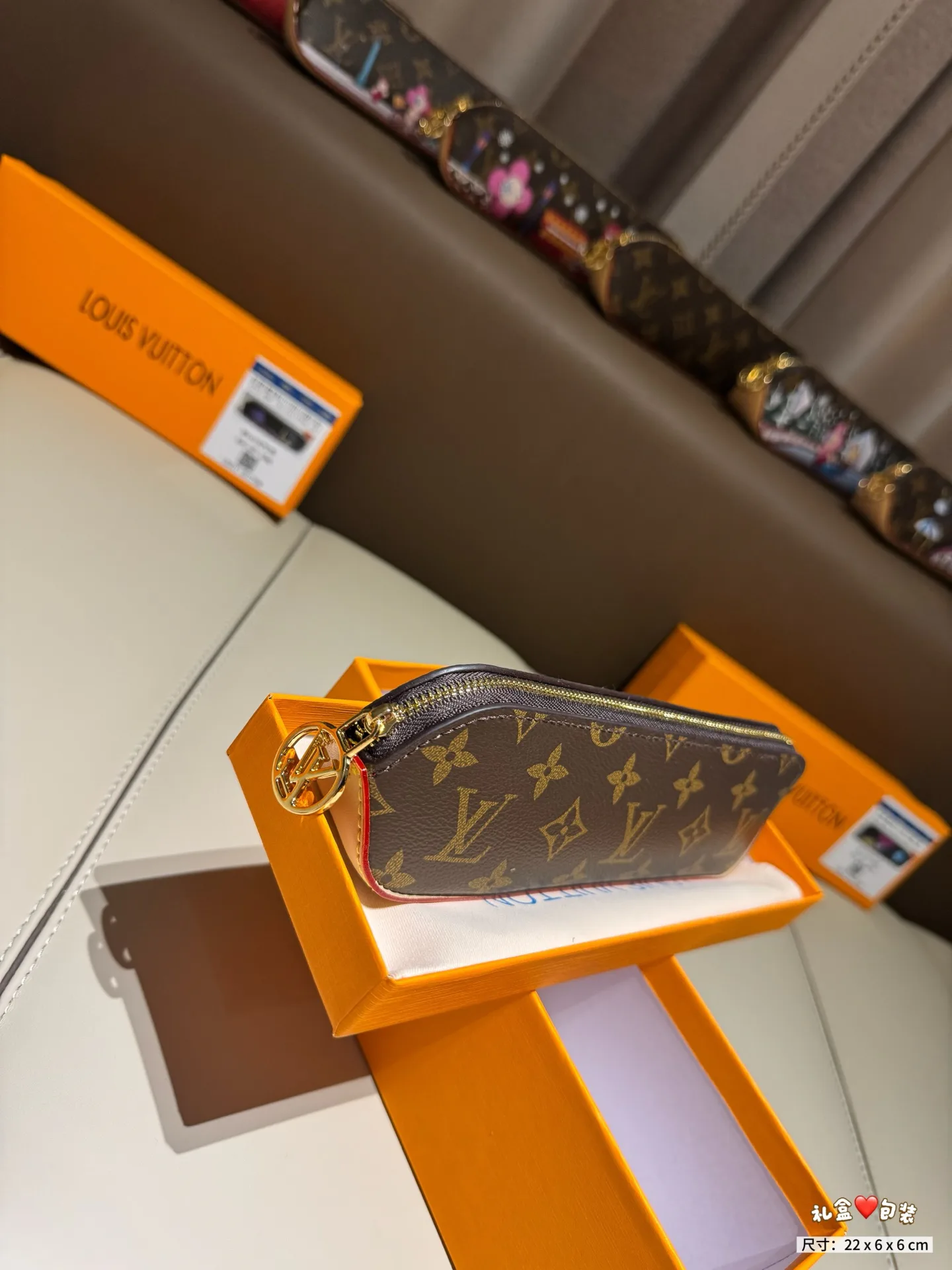 Women's Clutches LOUIS VUITTON 17907253