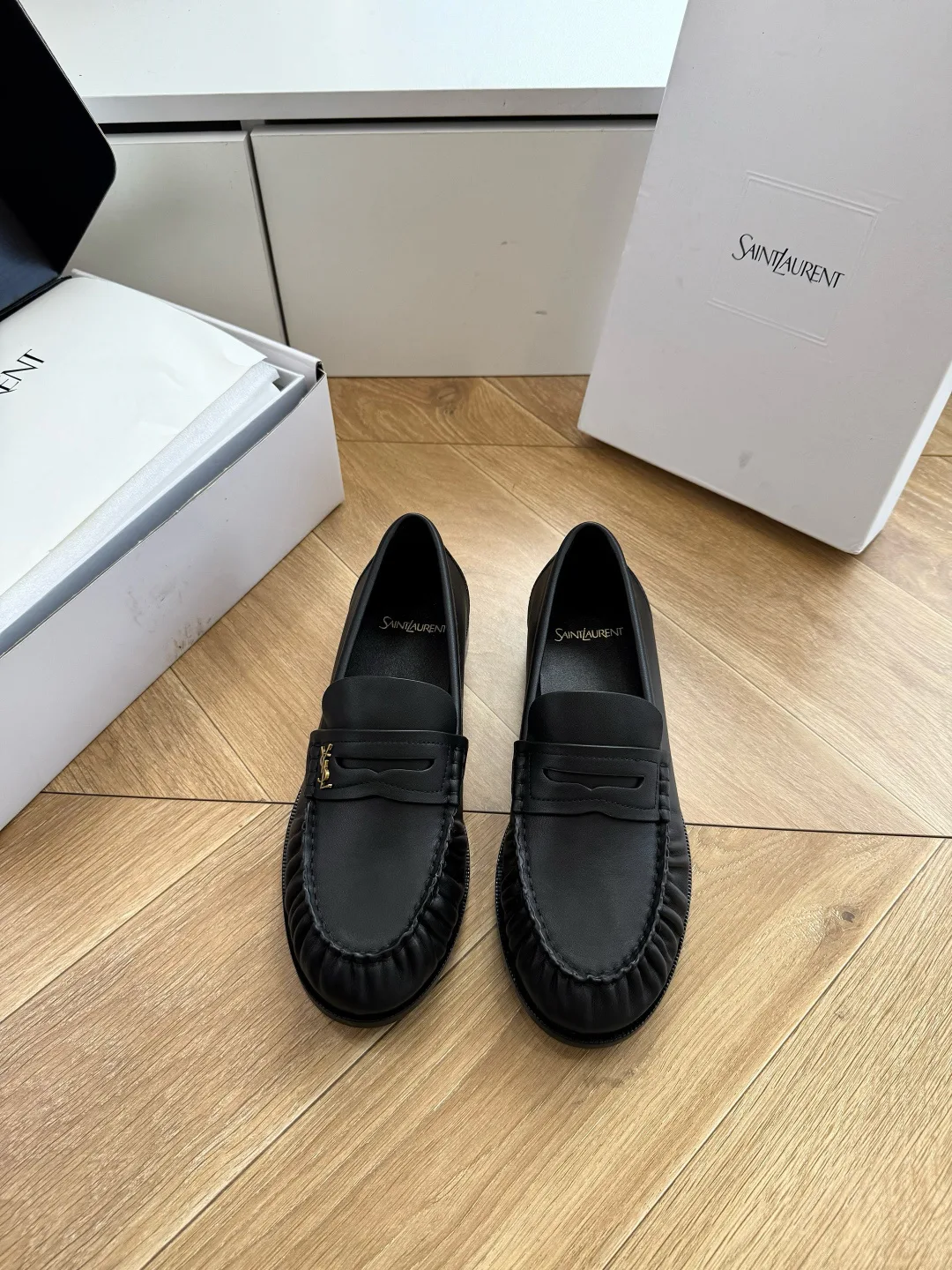 Women's Loafers And Moccasins SAINT LAURENT 17569098