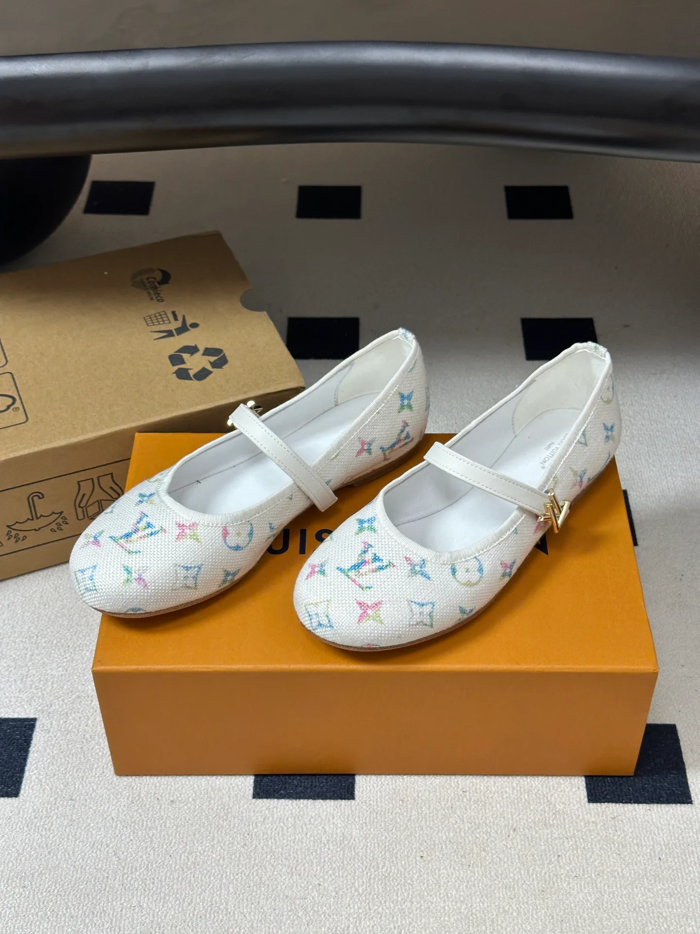 Women's Ballet Flats LOUIS VUITTON 18340931