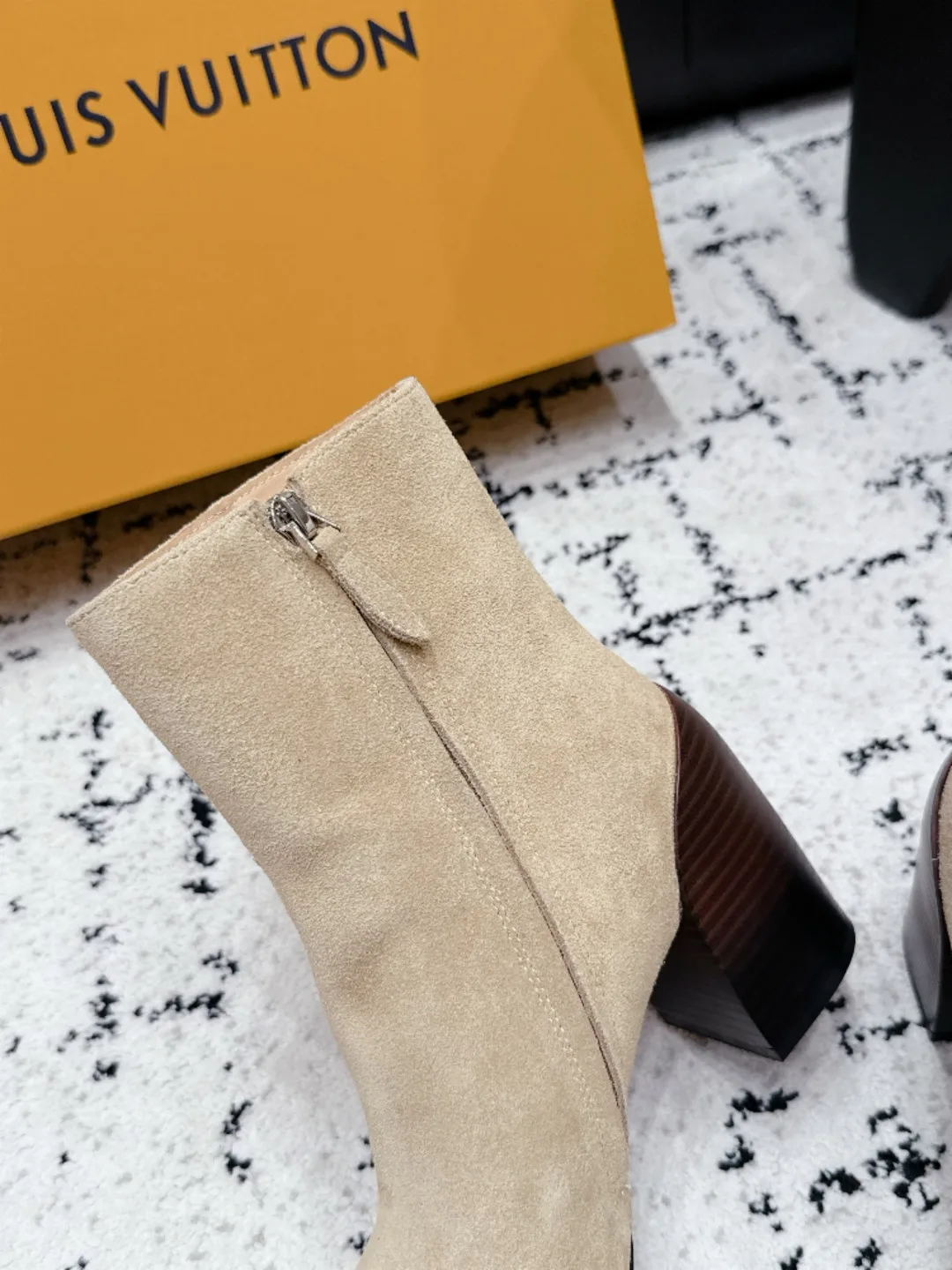 Women's Booties LOUIS VUITTON 18454409