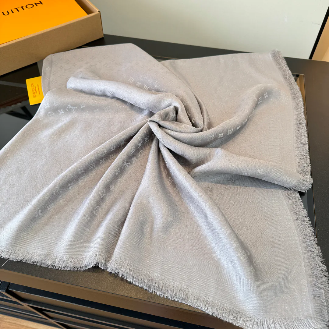 Scarves LOUIS VUITTON 17827482