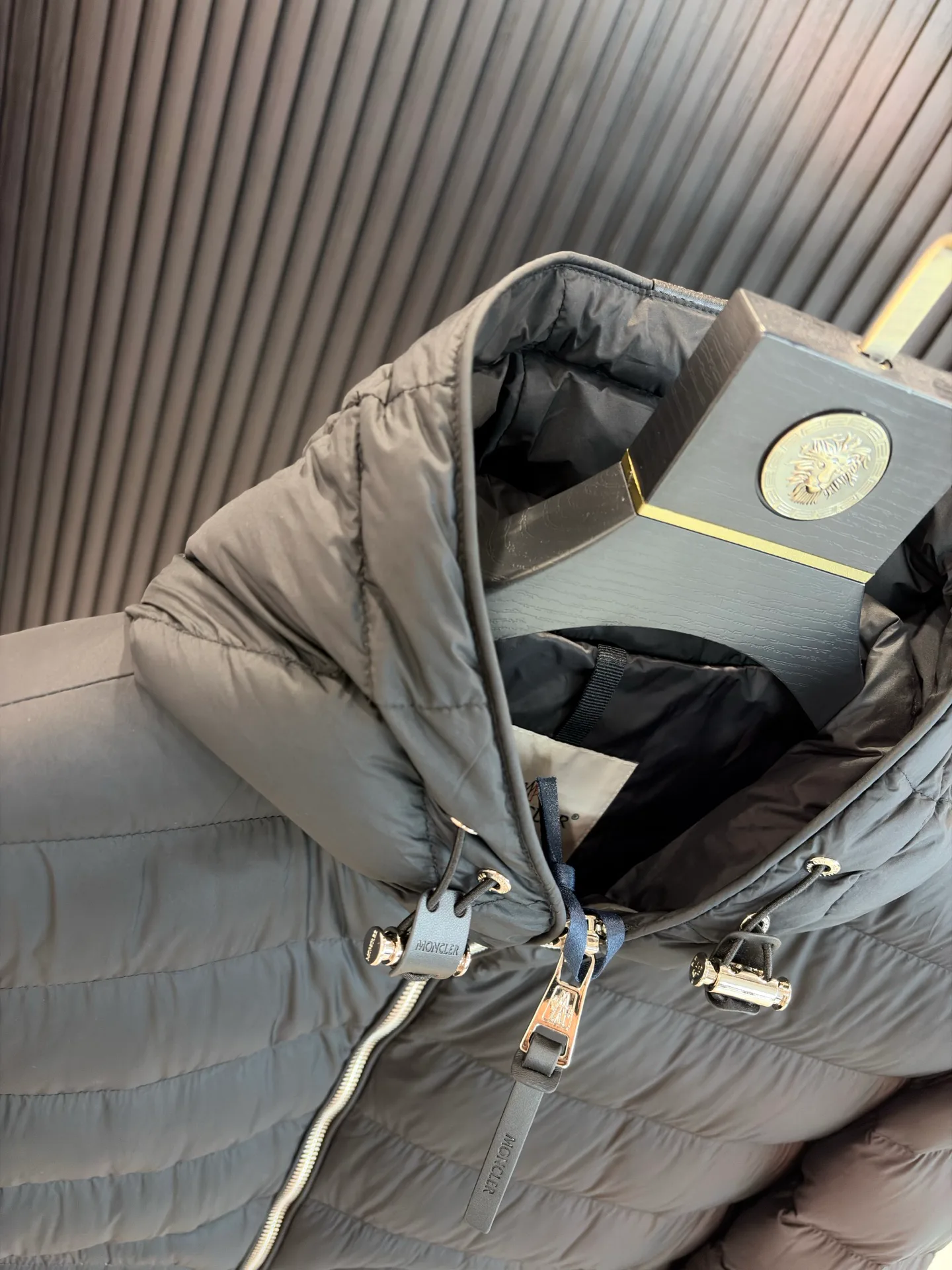 Women's Jackets And Down Jackets MONCLER 18188488