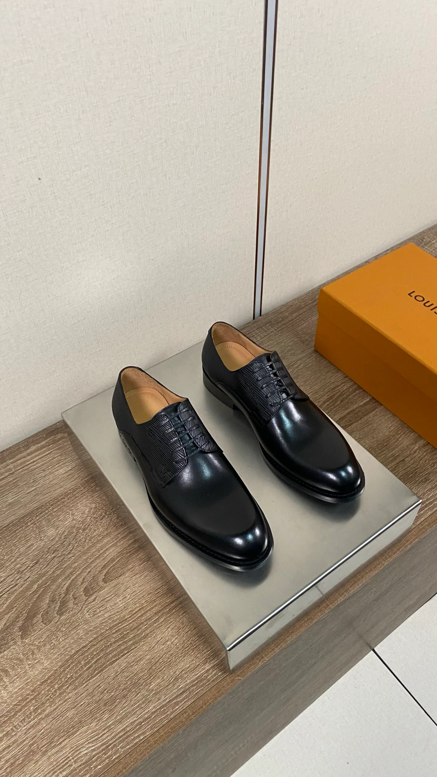 Men's Loafers And Dress Shoes LOUIS VUITTON 18078679