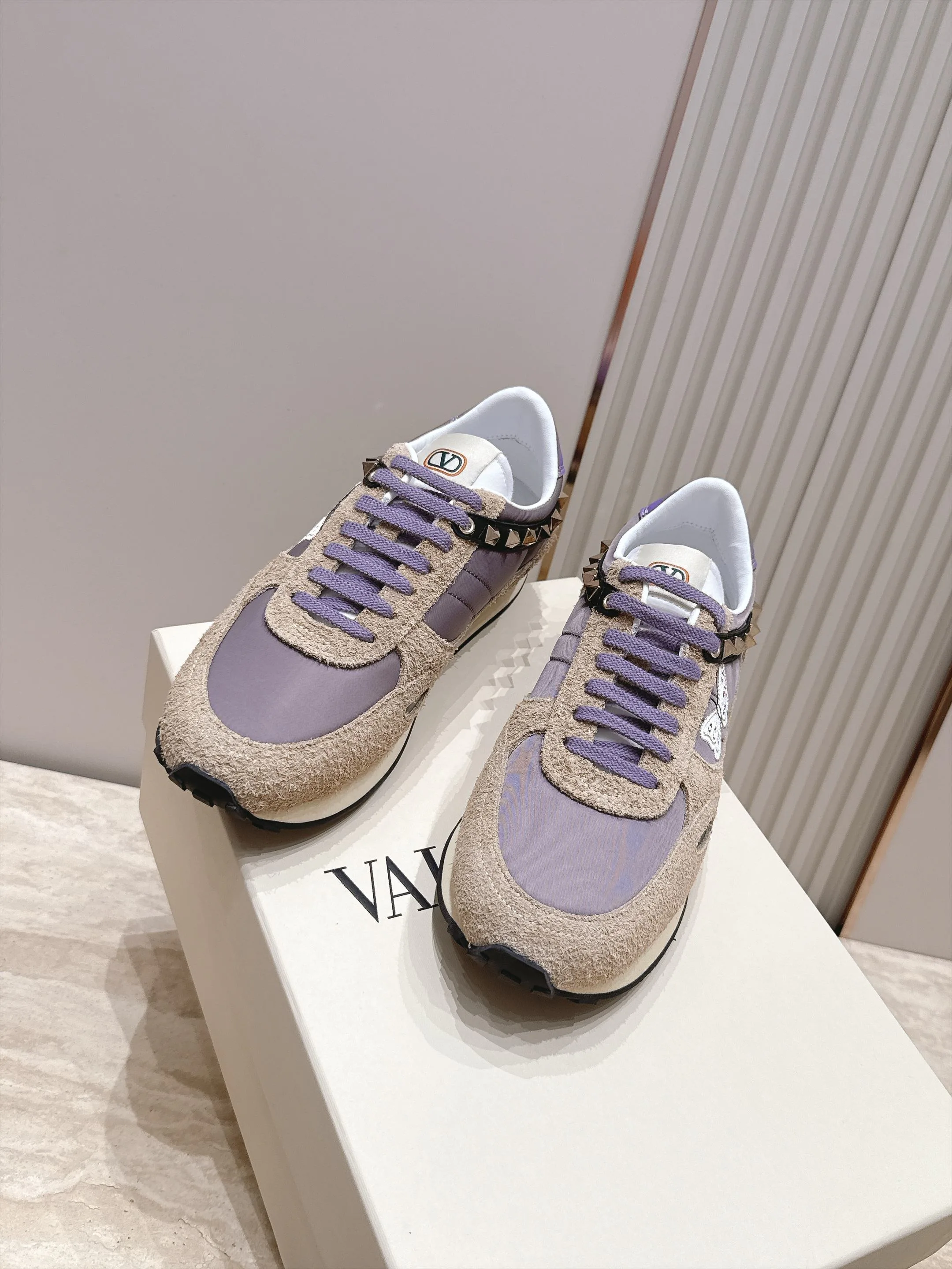 Women's Sneakers VALENTINO 17856160