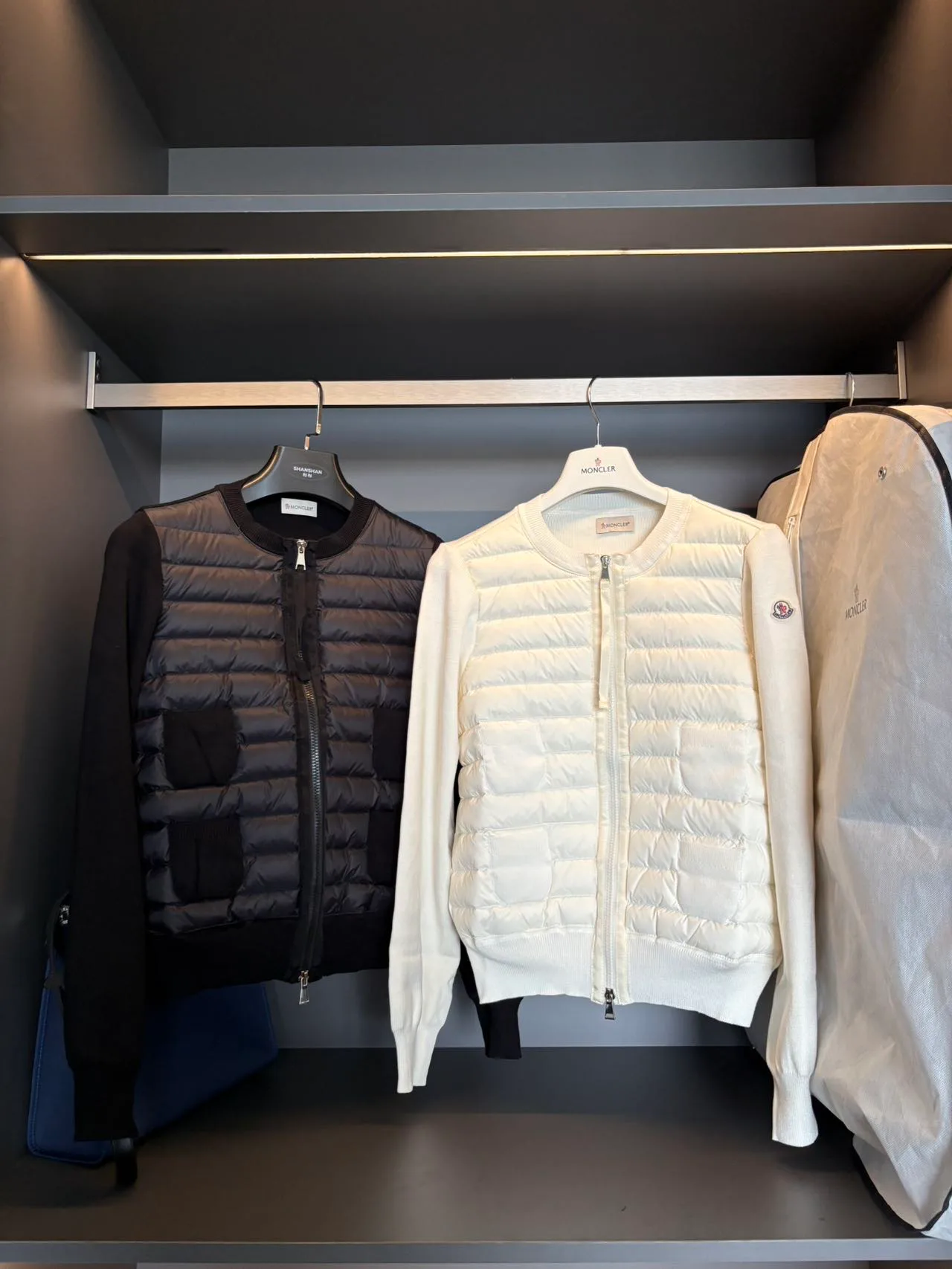 Women's Jackets And Down Jackets MONCLER 18110983