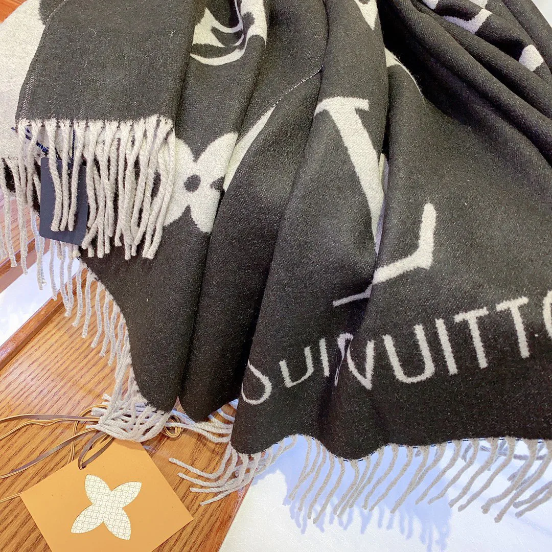 Scarves LOUIS VUITTON 18105680