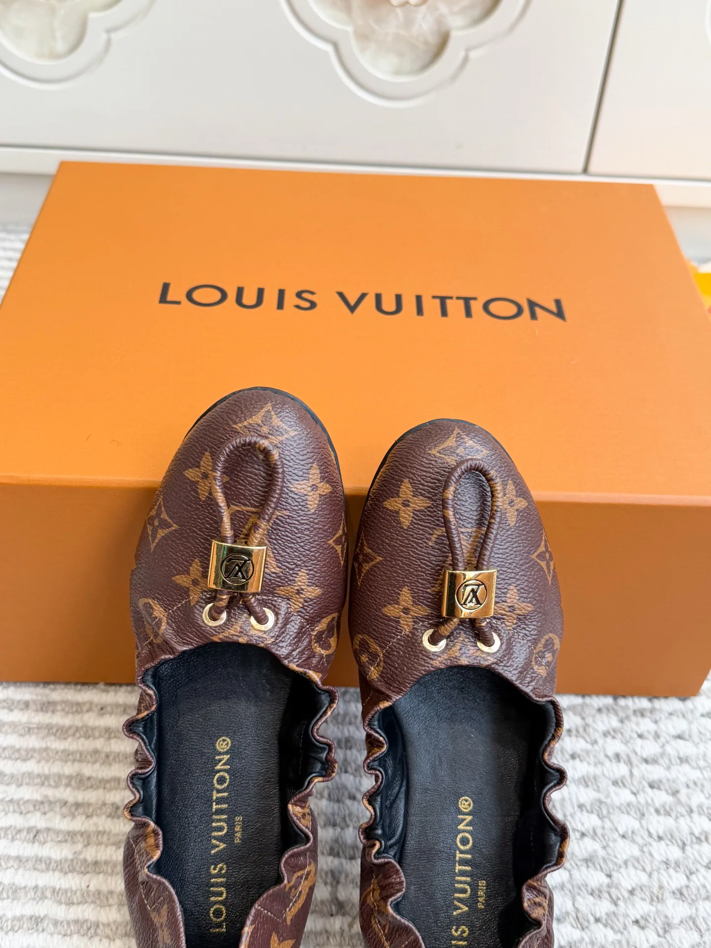 Women's Ballet Flats LOUIS VUITTON 18414277