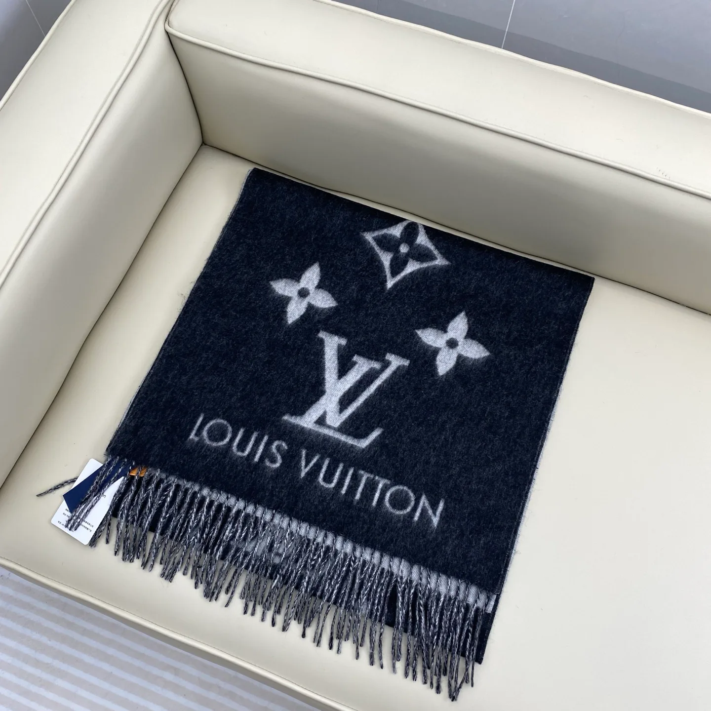 Scarves LOUIS VUITTON 18105569