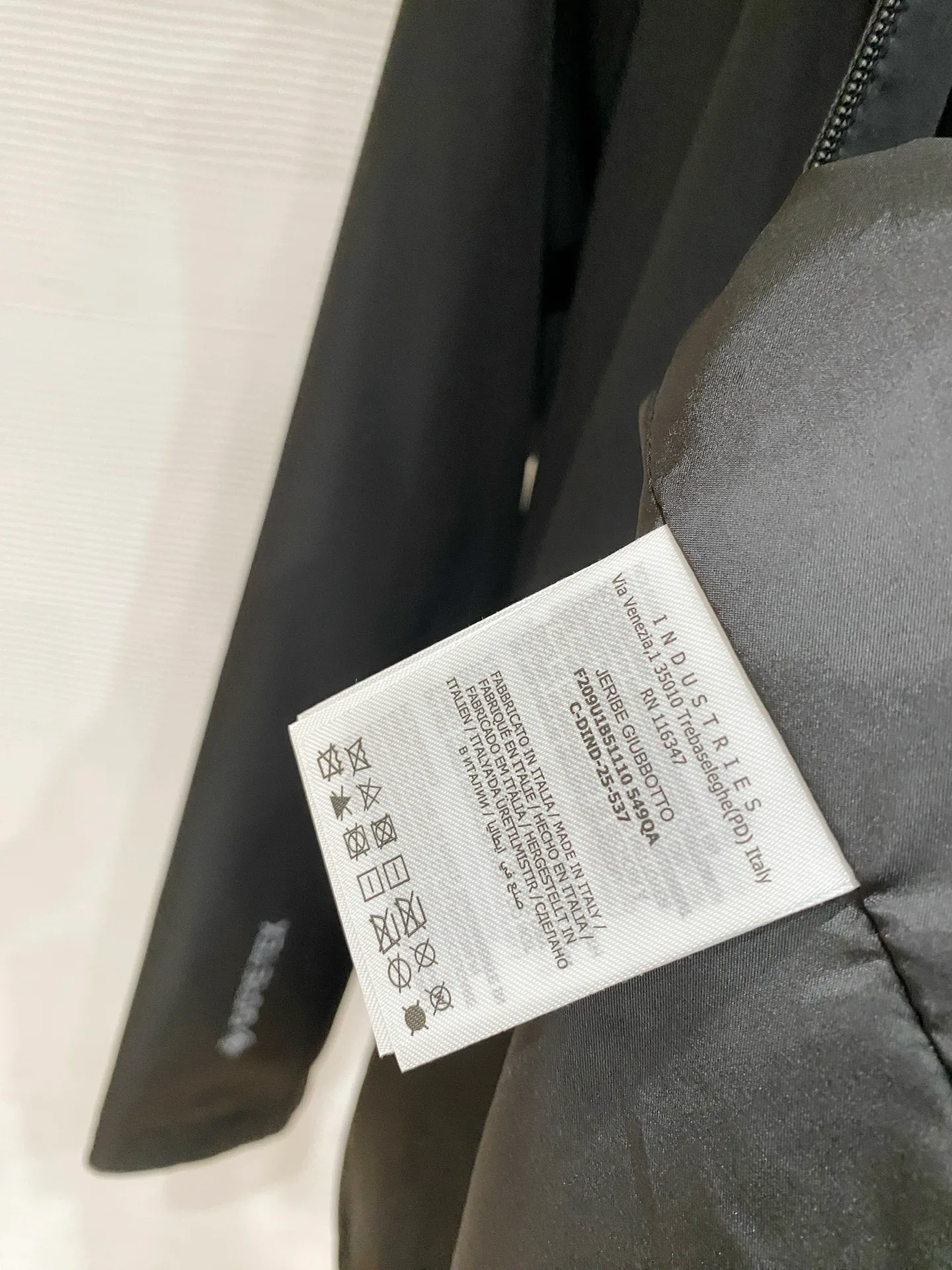 Men's Jackets And Down Jackets MONCLER 17993075