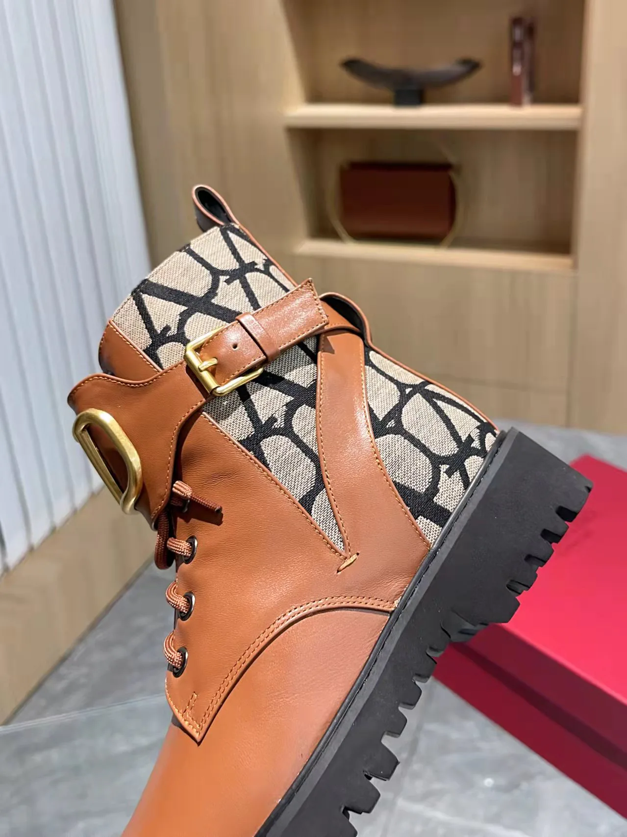 Ботинки Женские Valentino 18616592