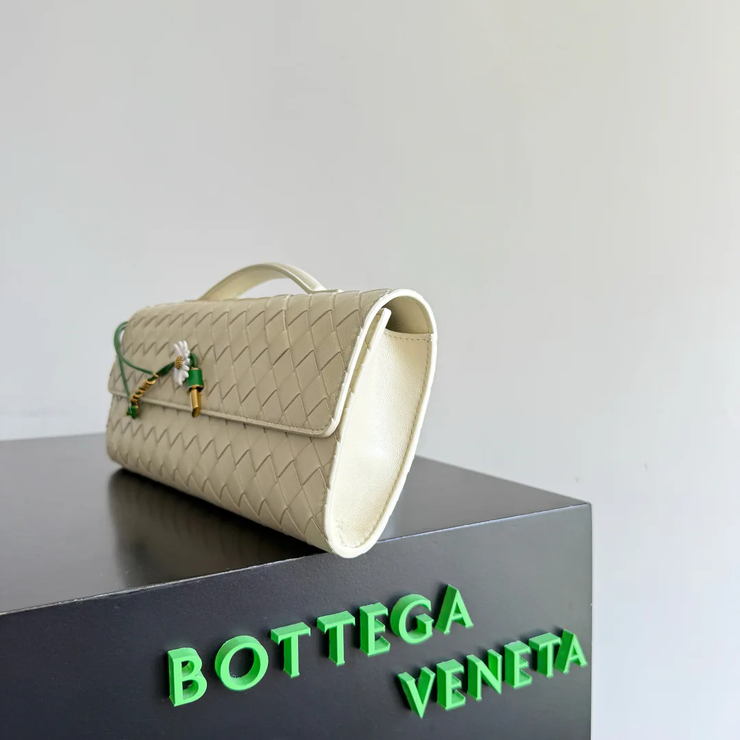 Women's Clutches BOTTEGA VENETA 18367567