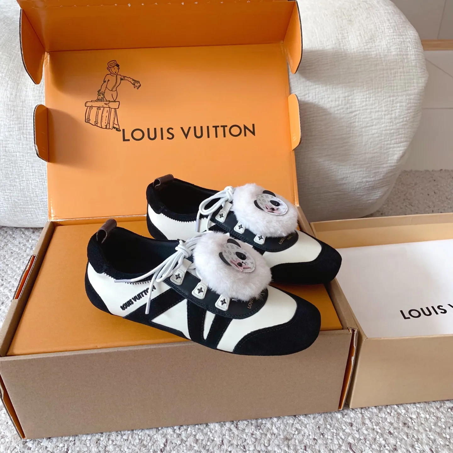 Women's Sneakers LOUIS VUITTON 18375801