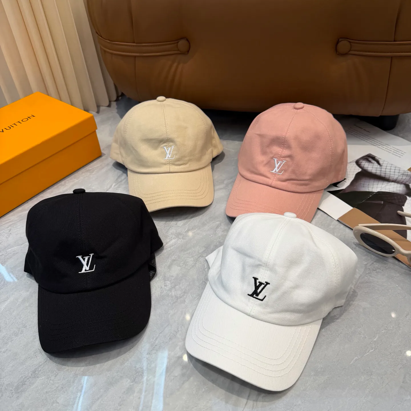 Hats LOUIS VUITTON 17411592