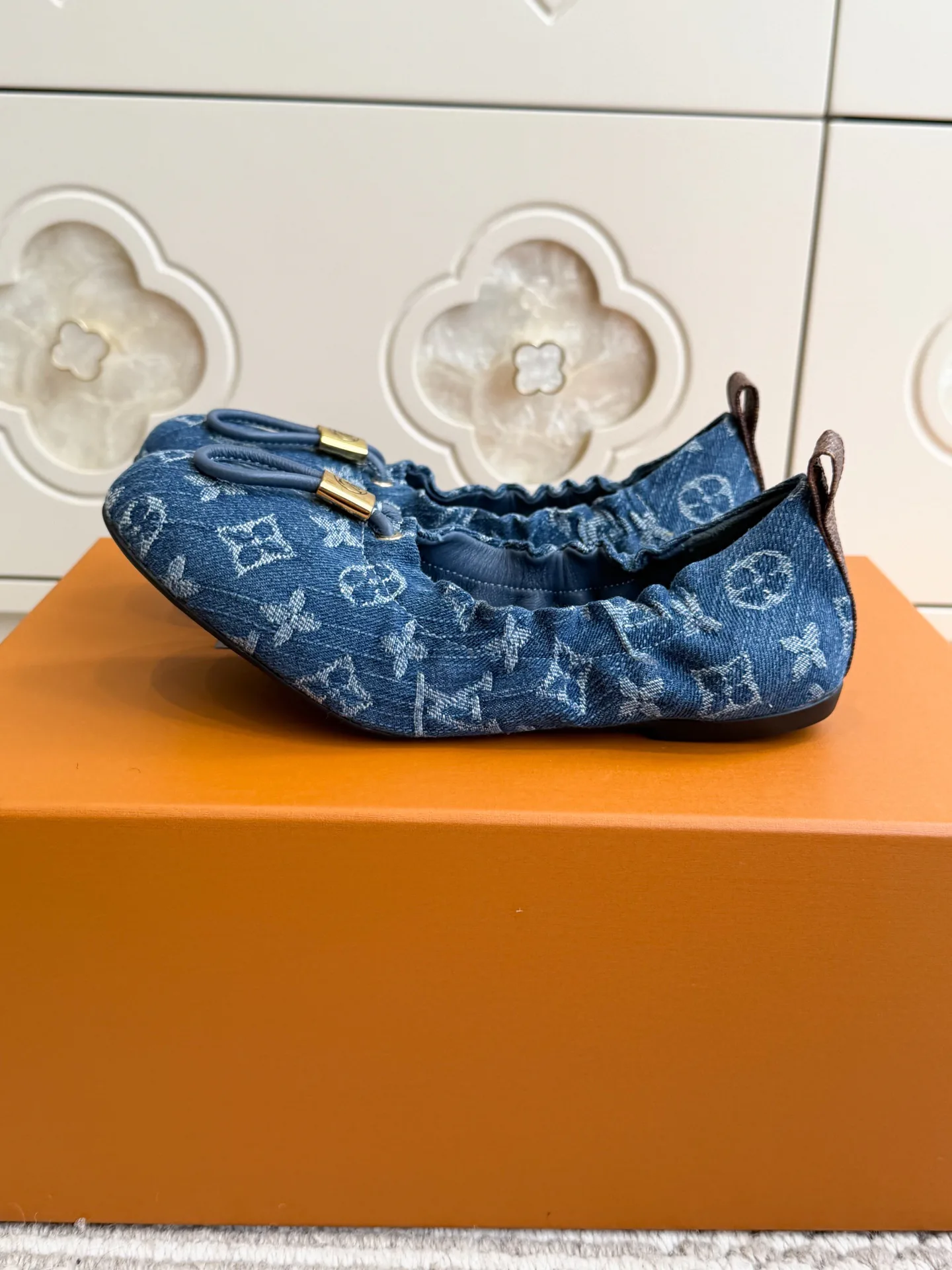 Women's Ballet Flats LOUIS VUITTON 18414279